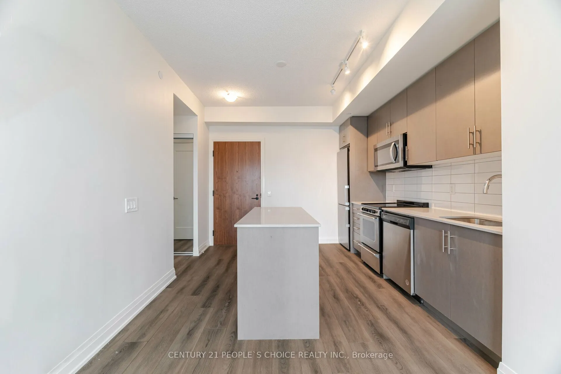 509 Dundas Street W, #711