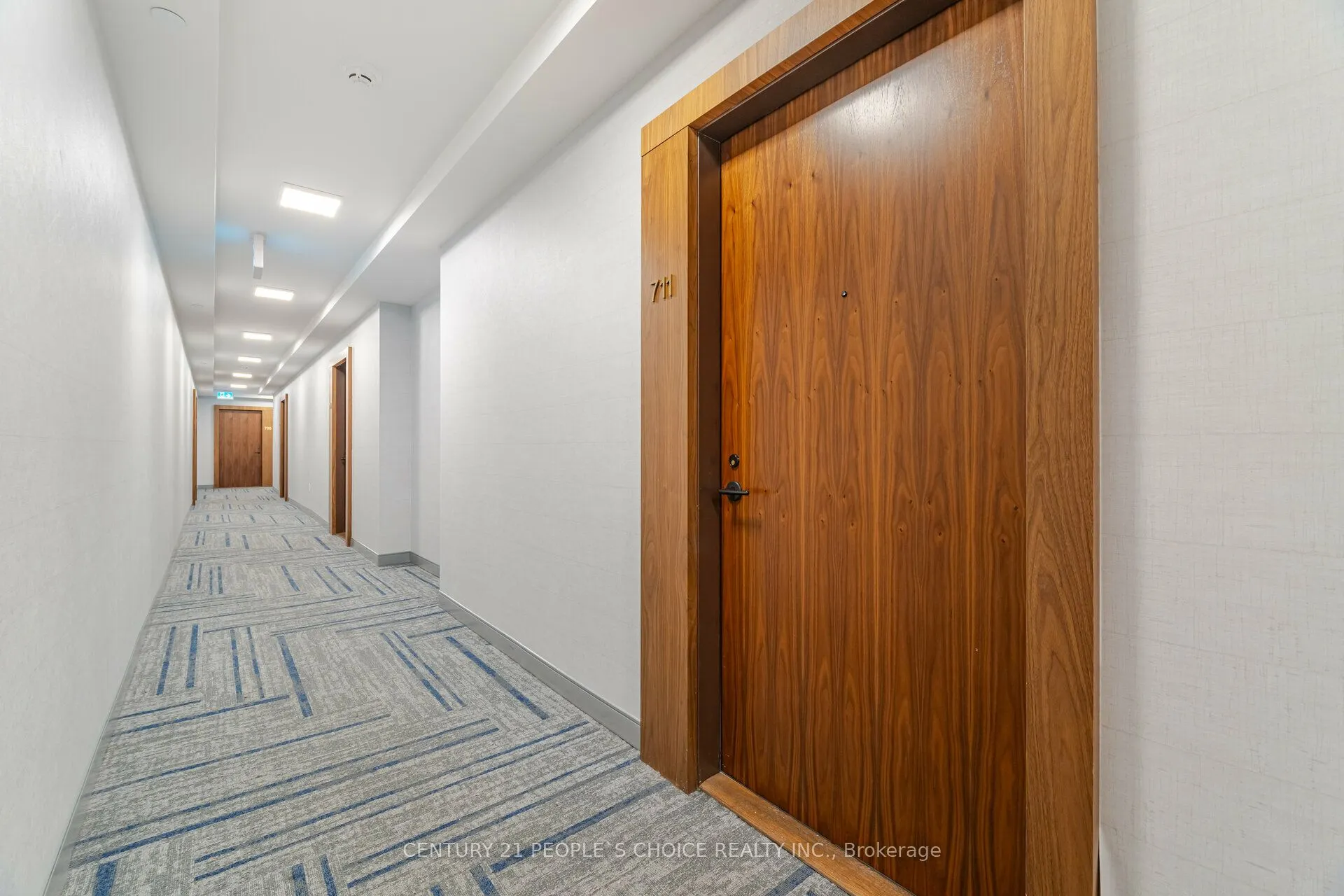 509 Dundas Street W, #711