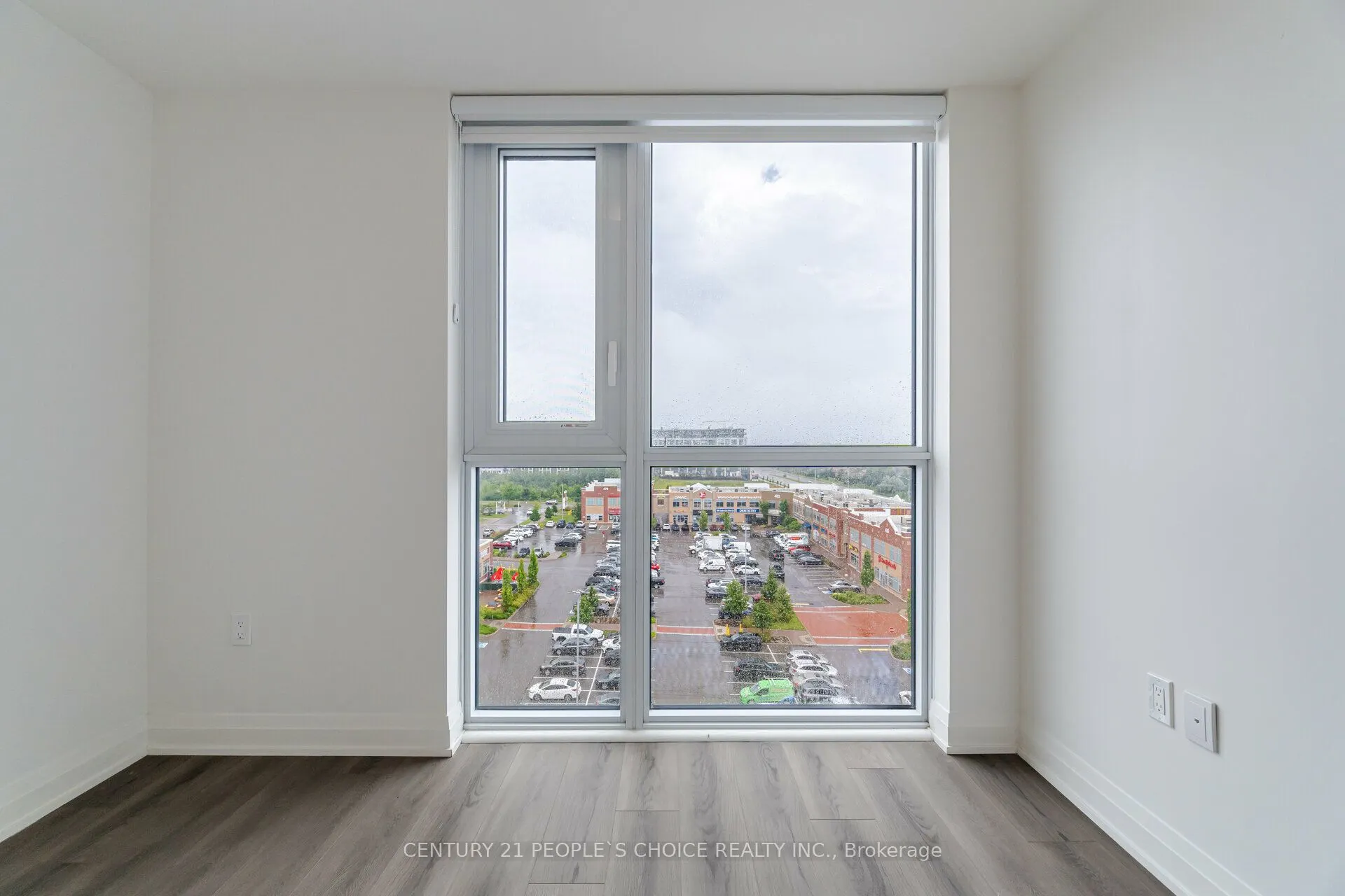 509 Dundas Street W, #711