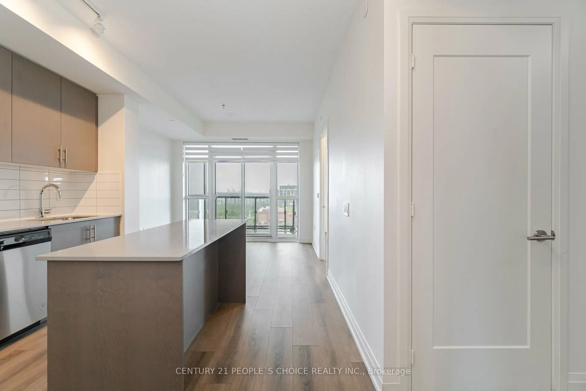 509 Dundas Street W, #711