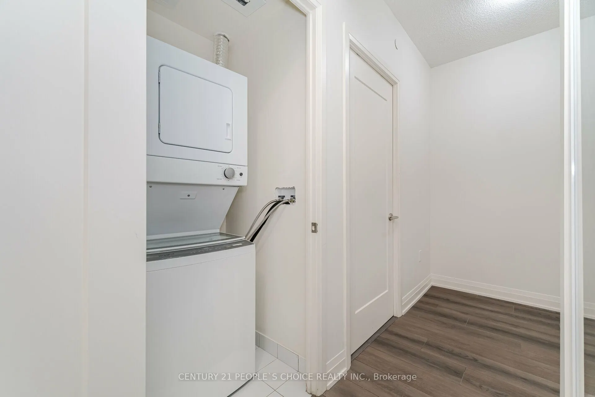 509 Dundas Street W, #711