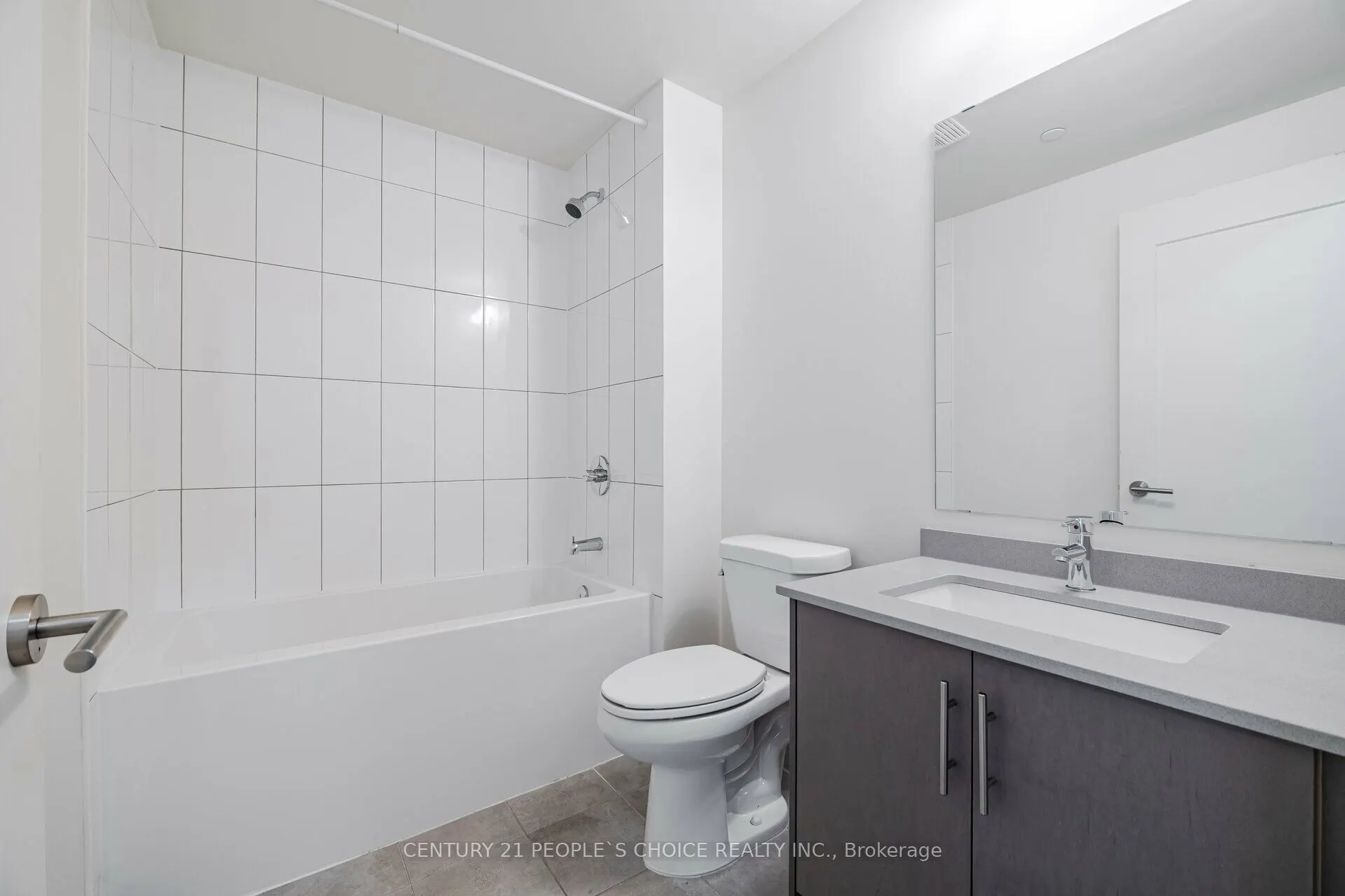 509 Dundas Street W, #711