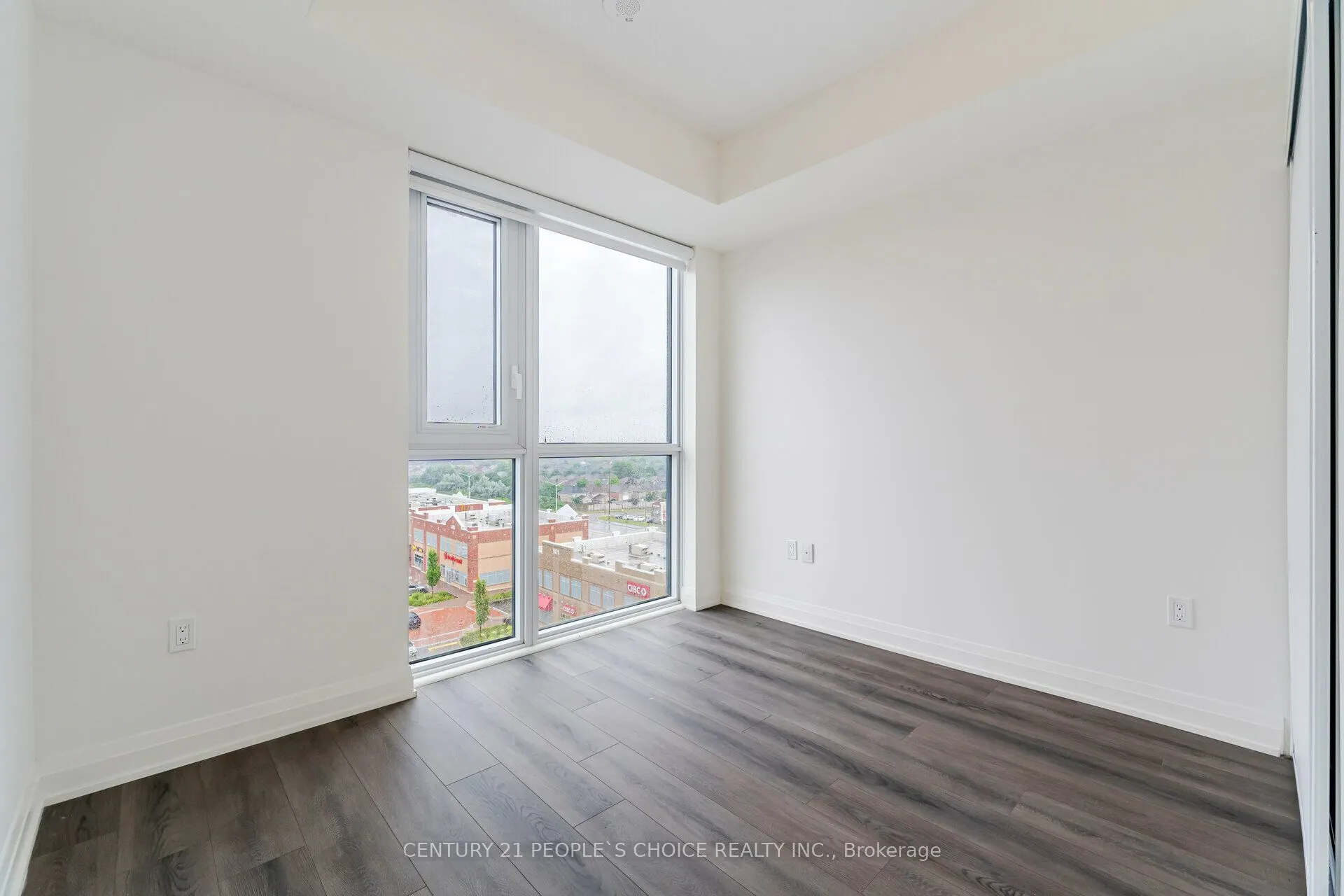 509 Dundas Street W, #711