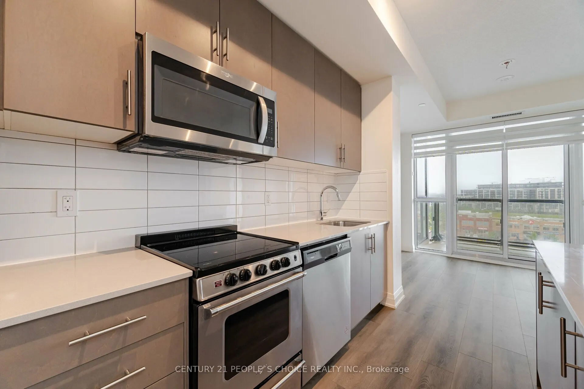 509 Dundas Street W, #711