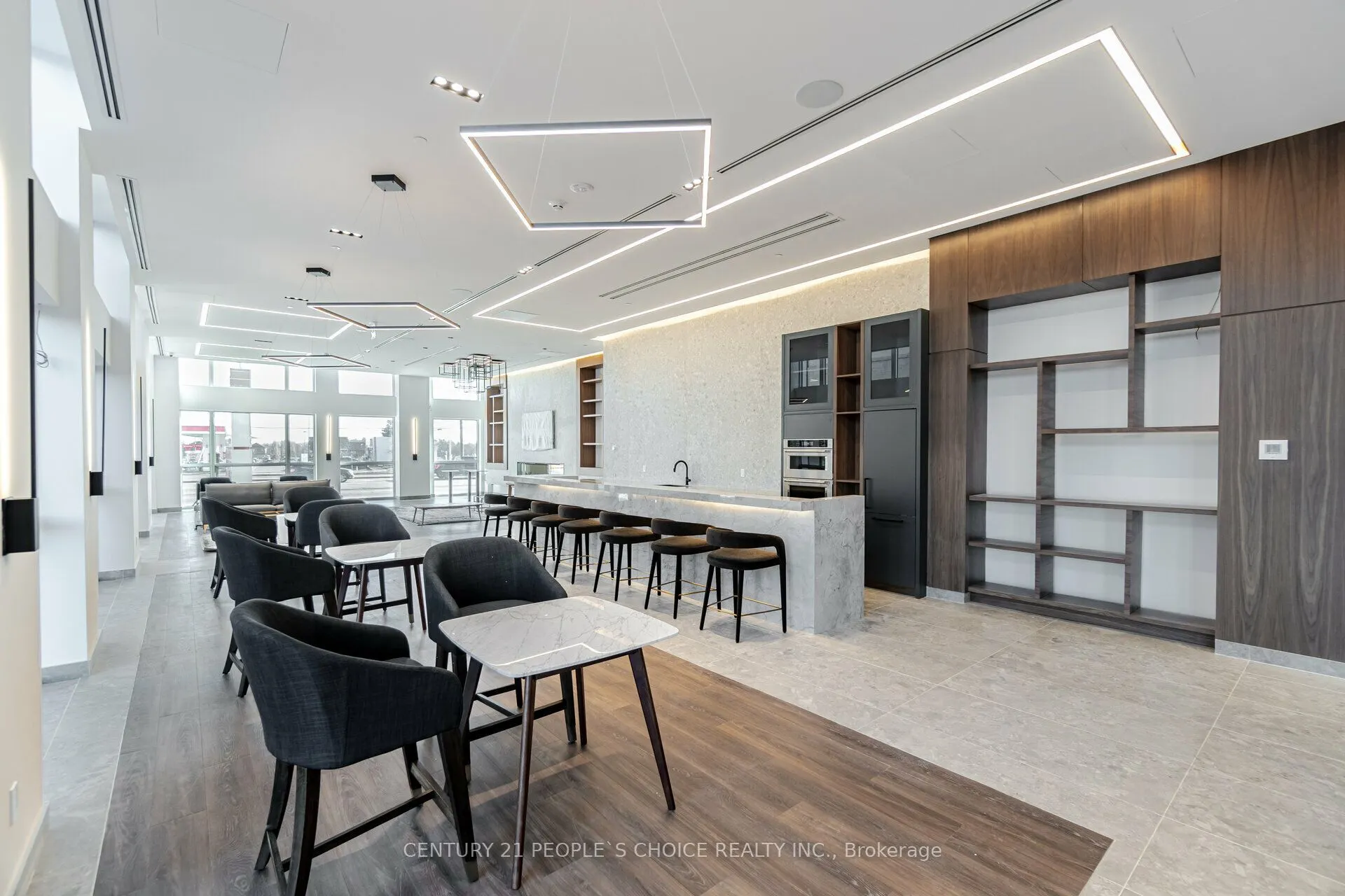 509 Dundas Street W, #711