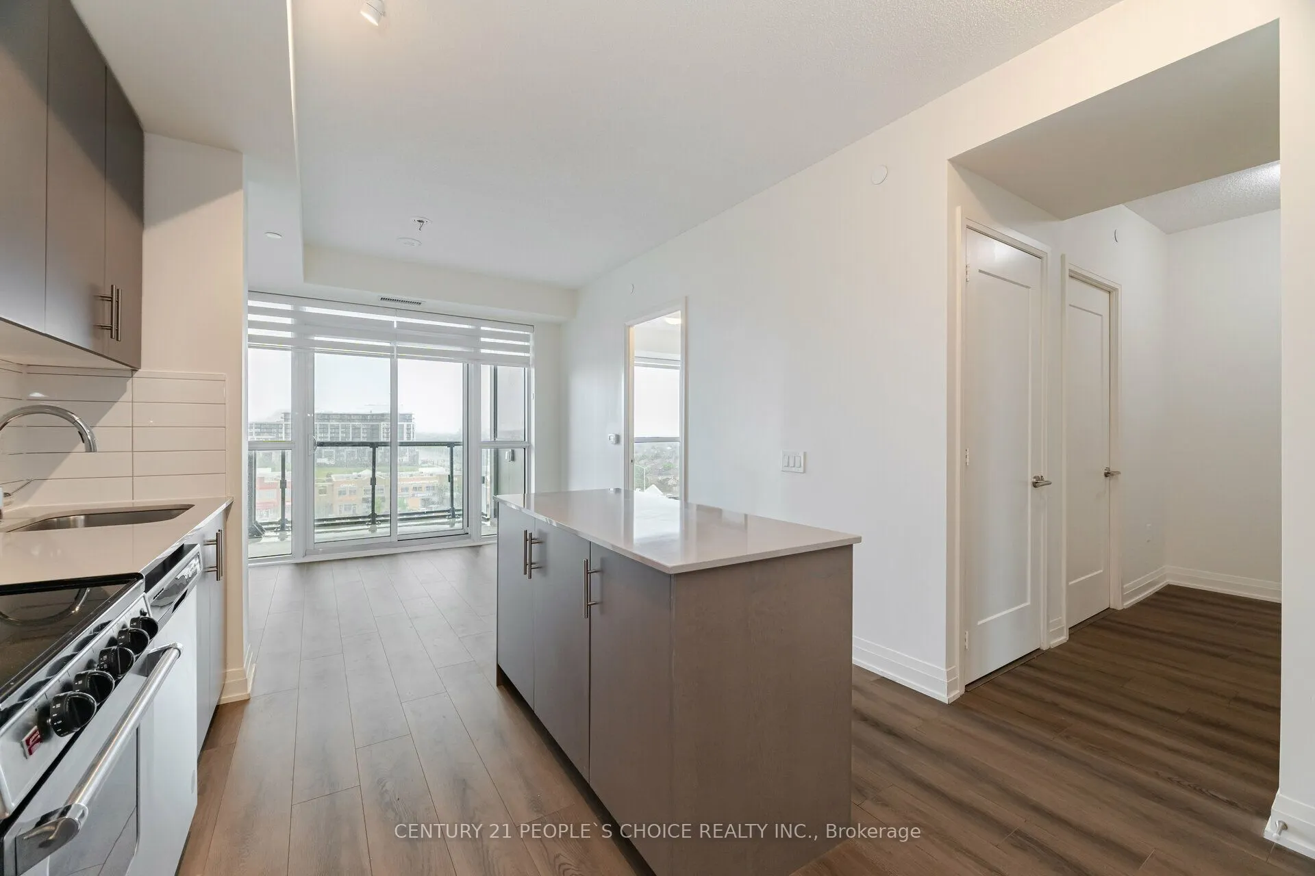 509 Dundas Street W, #711