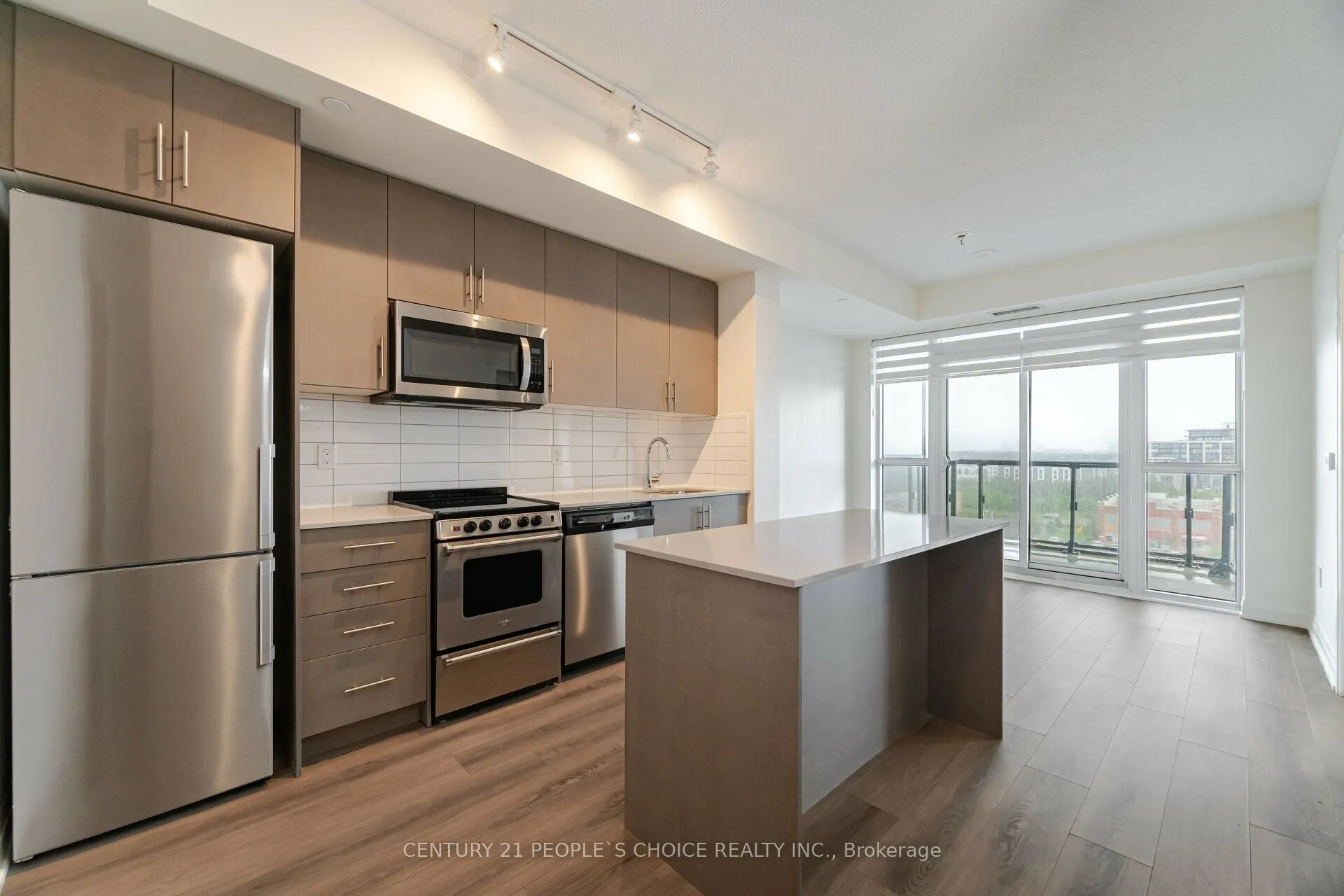 509 Dundas Street W, #711