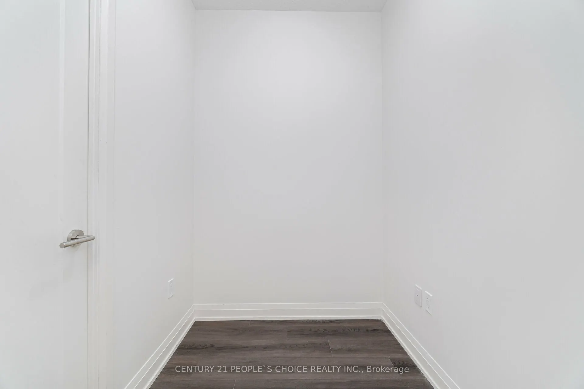 509 Dundas Street W, #711