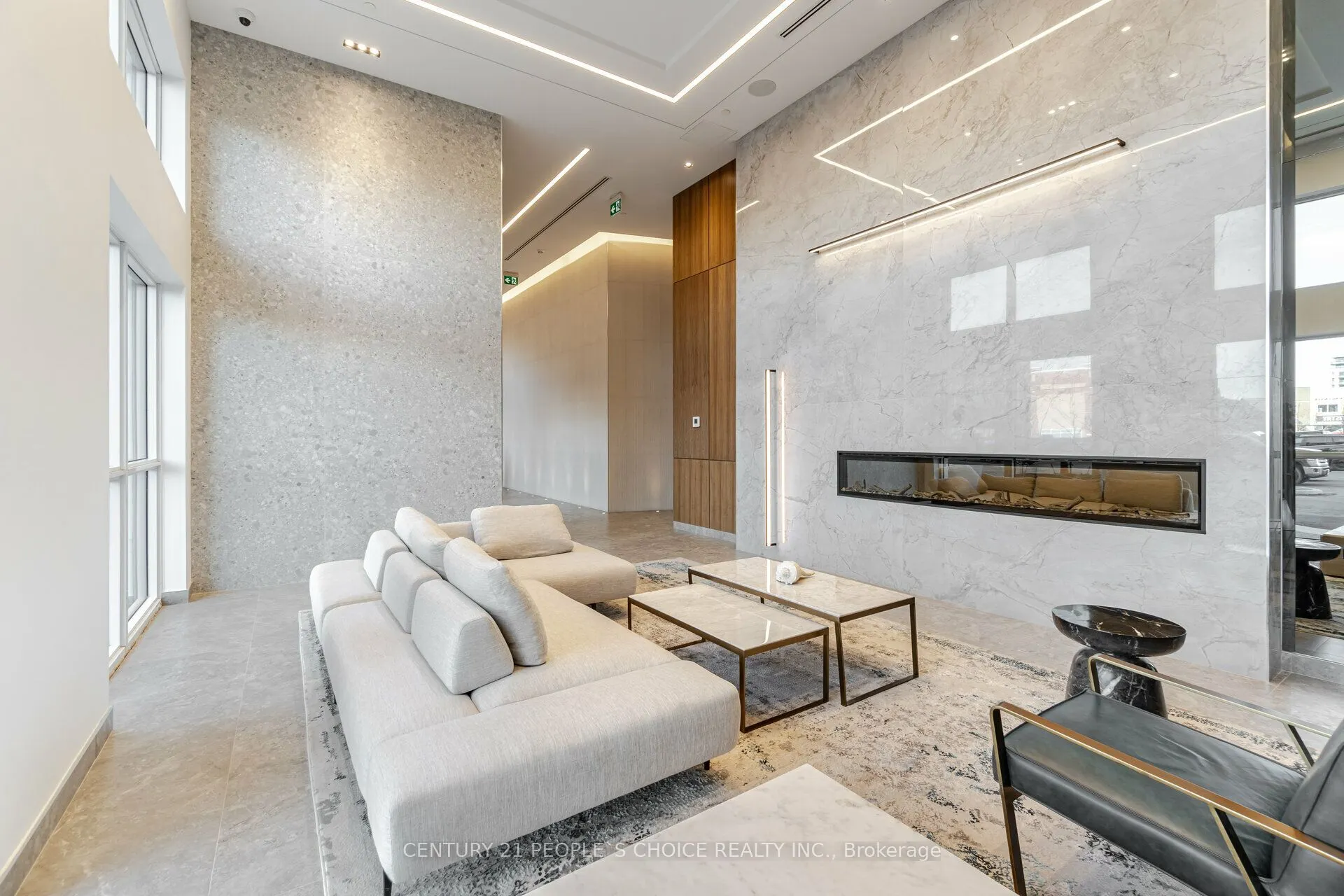 509 Dundas Street W, #711