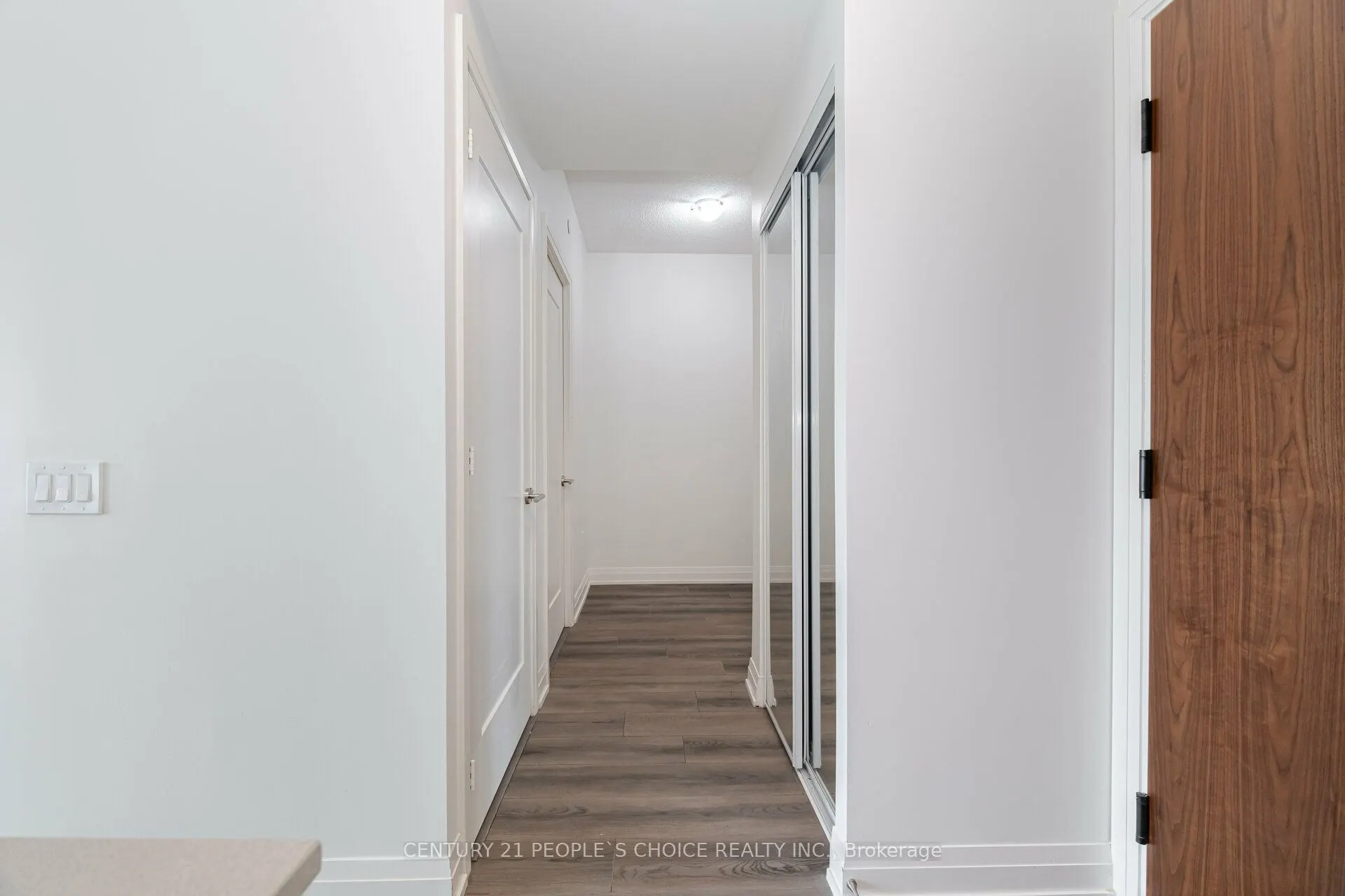 509 Dundas Street W, #711