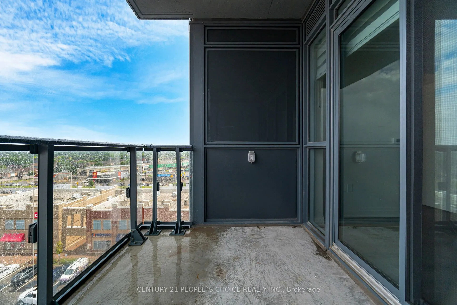 509 Dundas Street W, #711