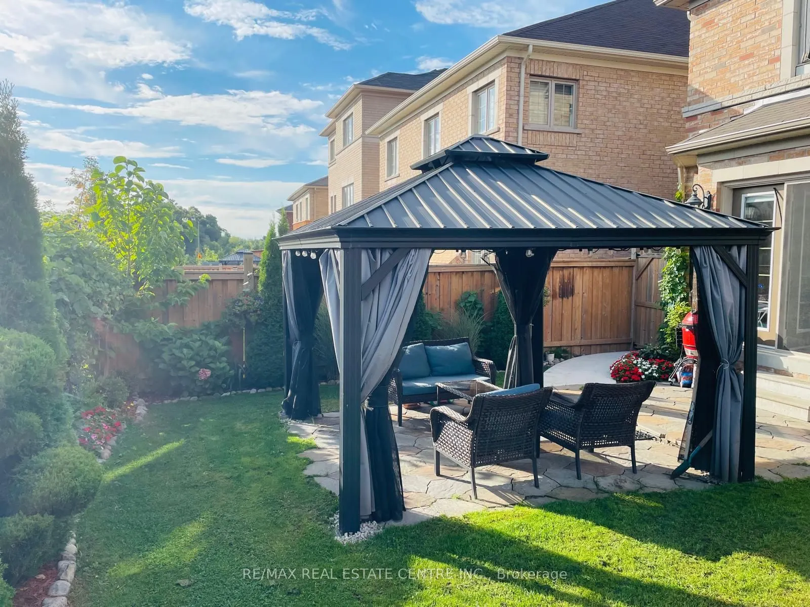 11 Fieldstone Lane Avenue