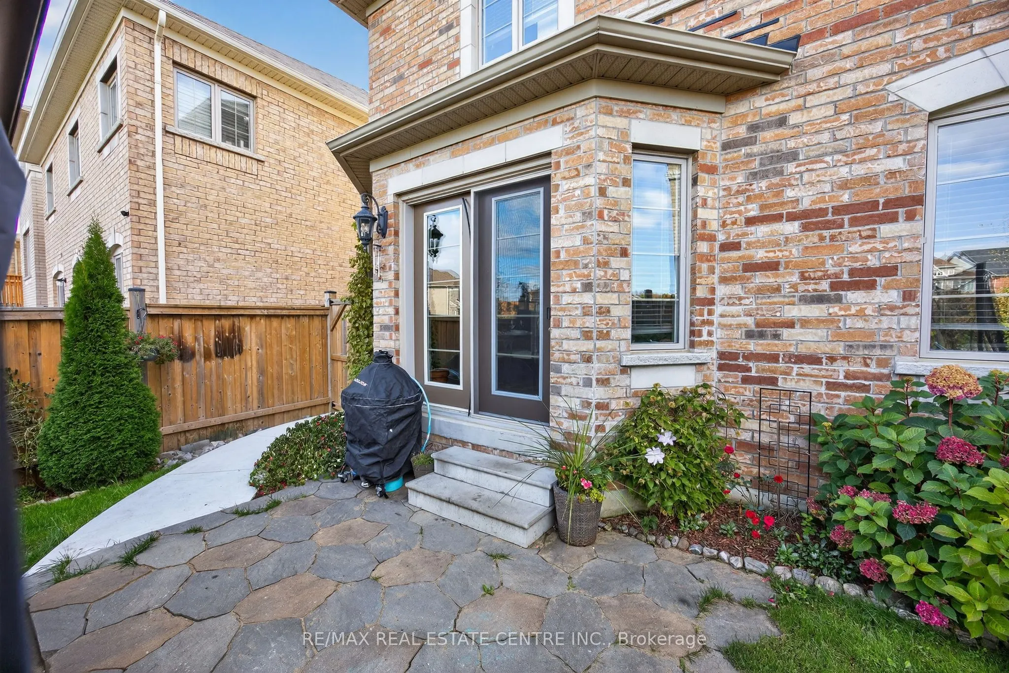 11 Fieldstone Lane Avenue