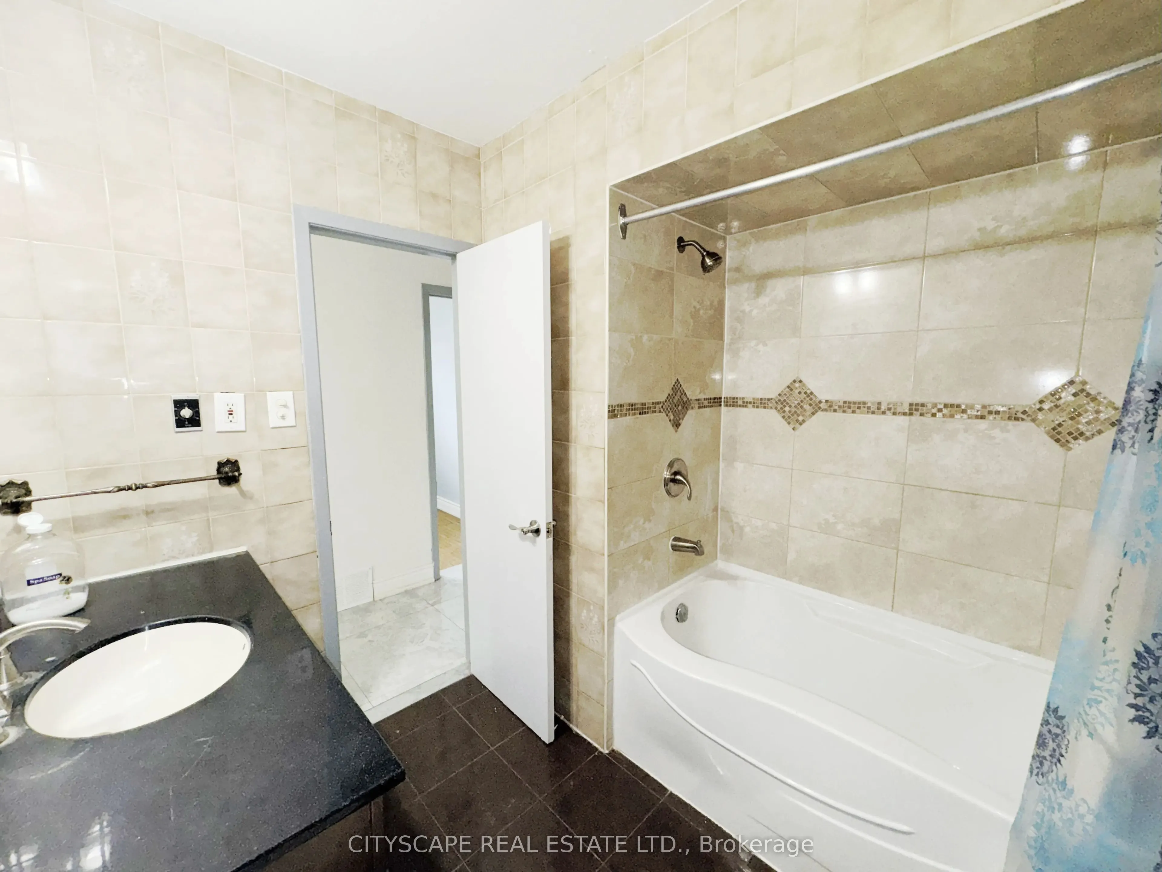 3708 Woodruff Crescent