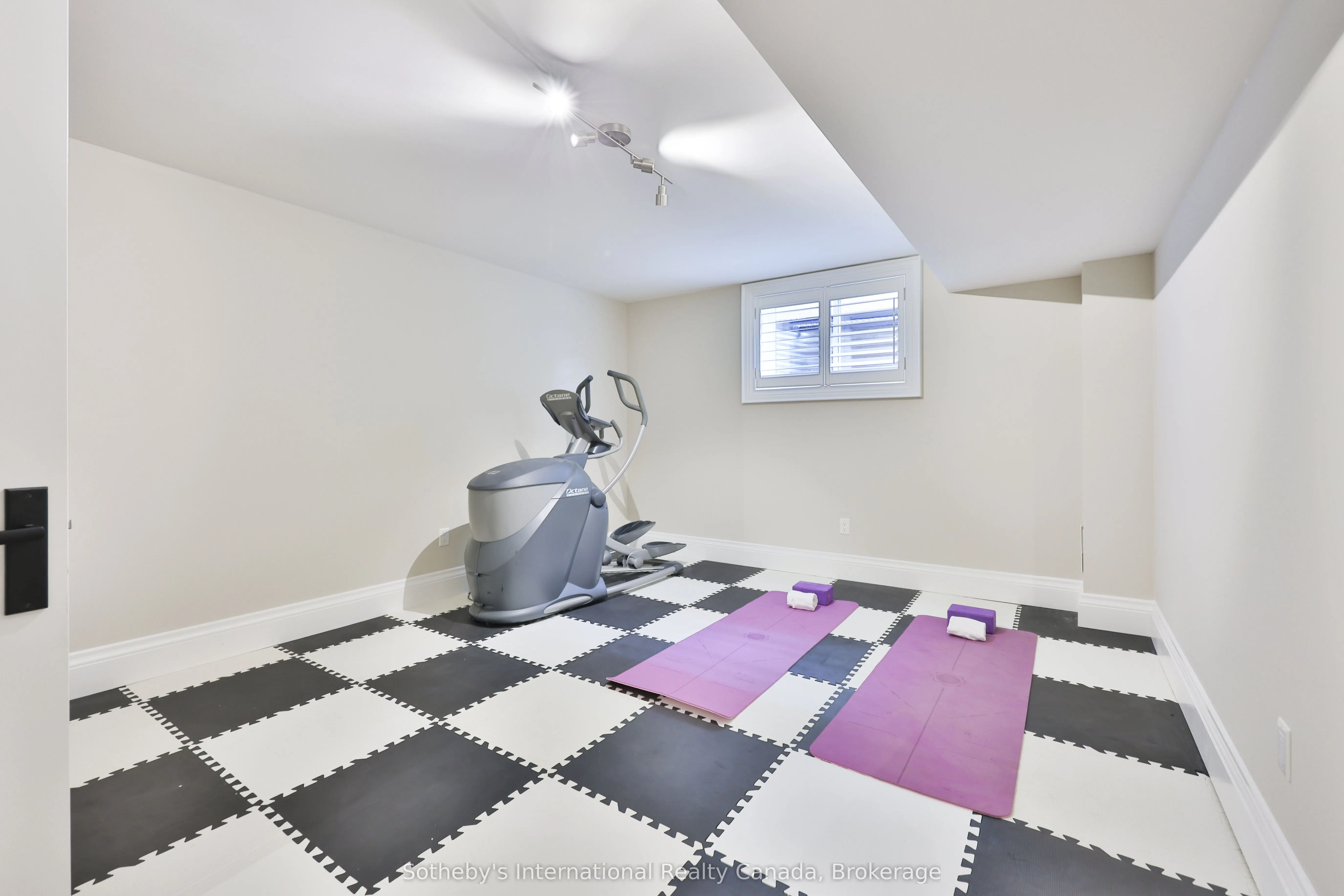 1356 Thornhill Drive