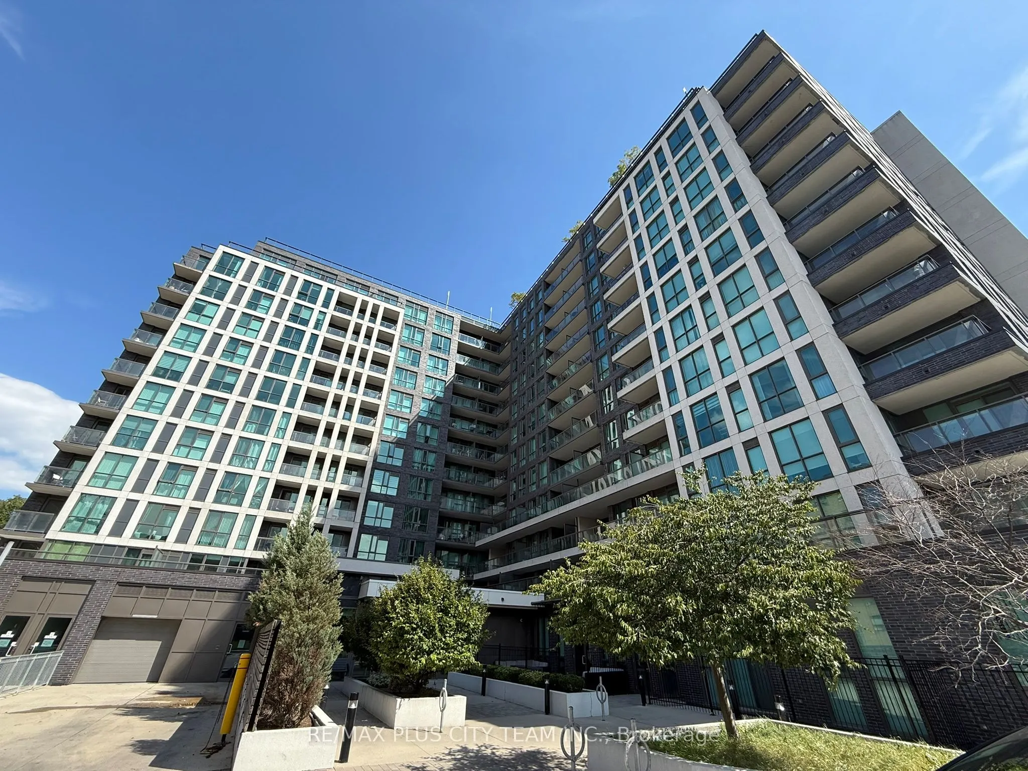 80 Esther Lorrie Drive S, #807