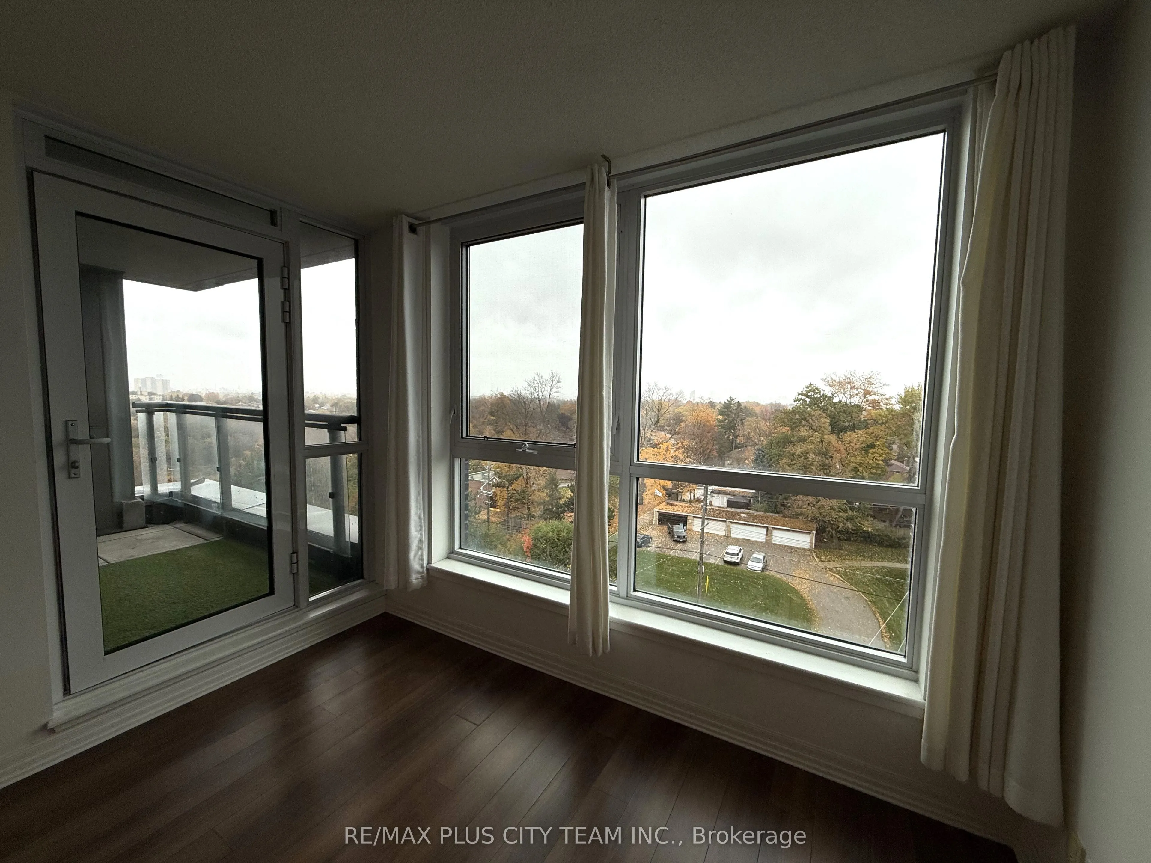 80 Esther Lorrie Drive S, #807