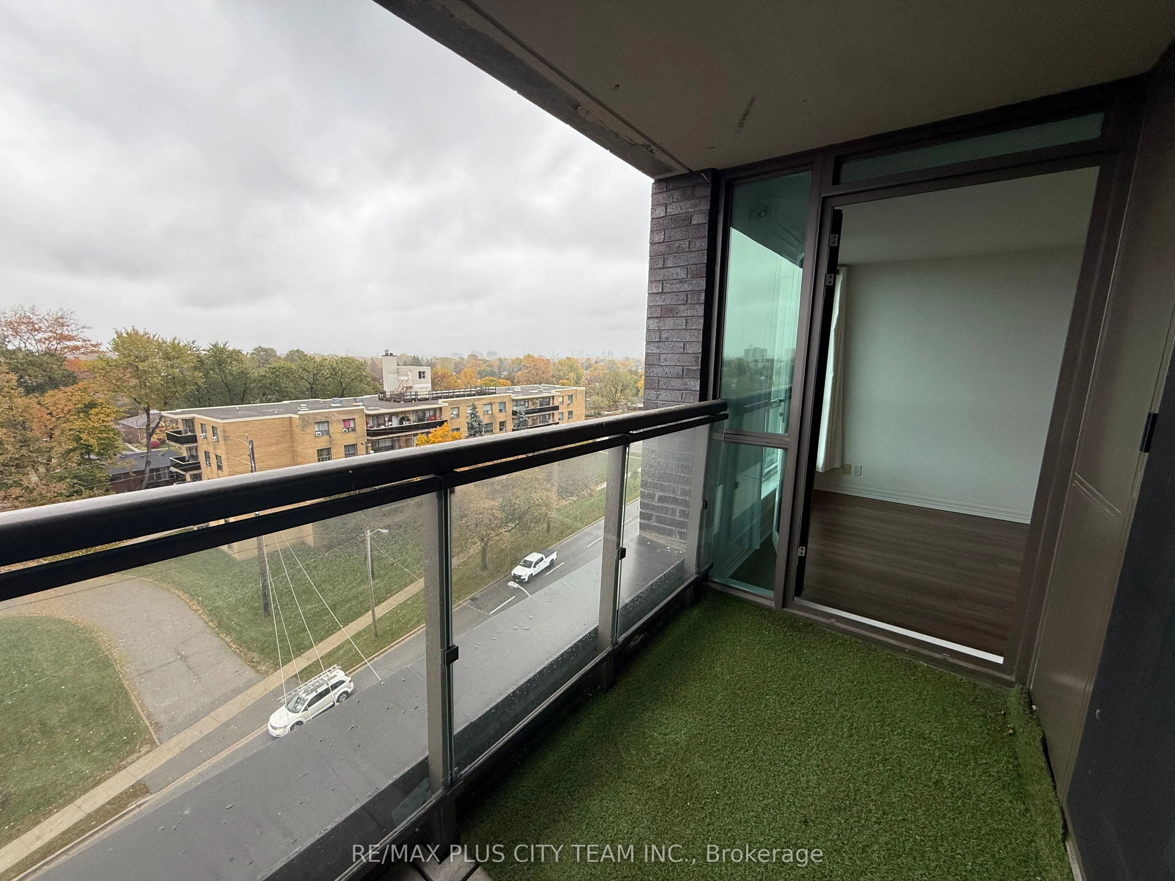 80 Esther Lorrie Drive S, #807