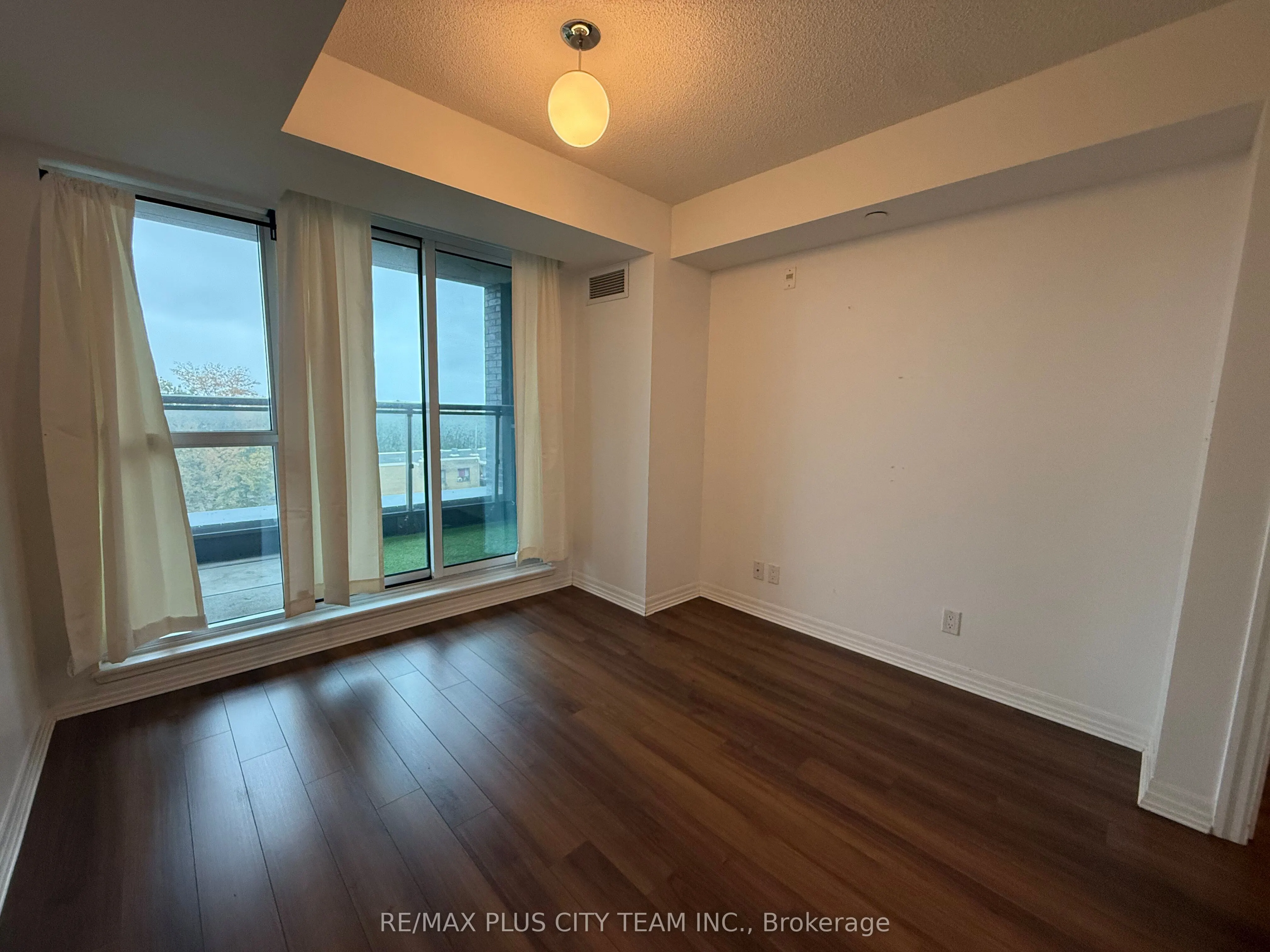 80 Esther Lorrie Drive S, #807