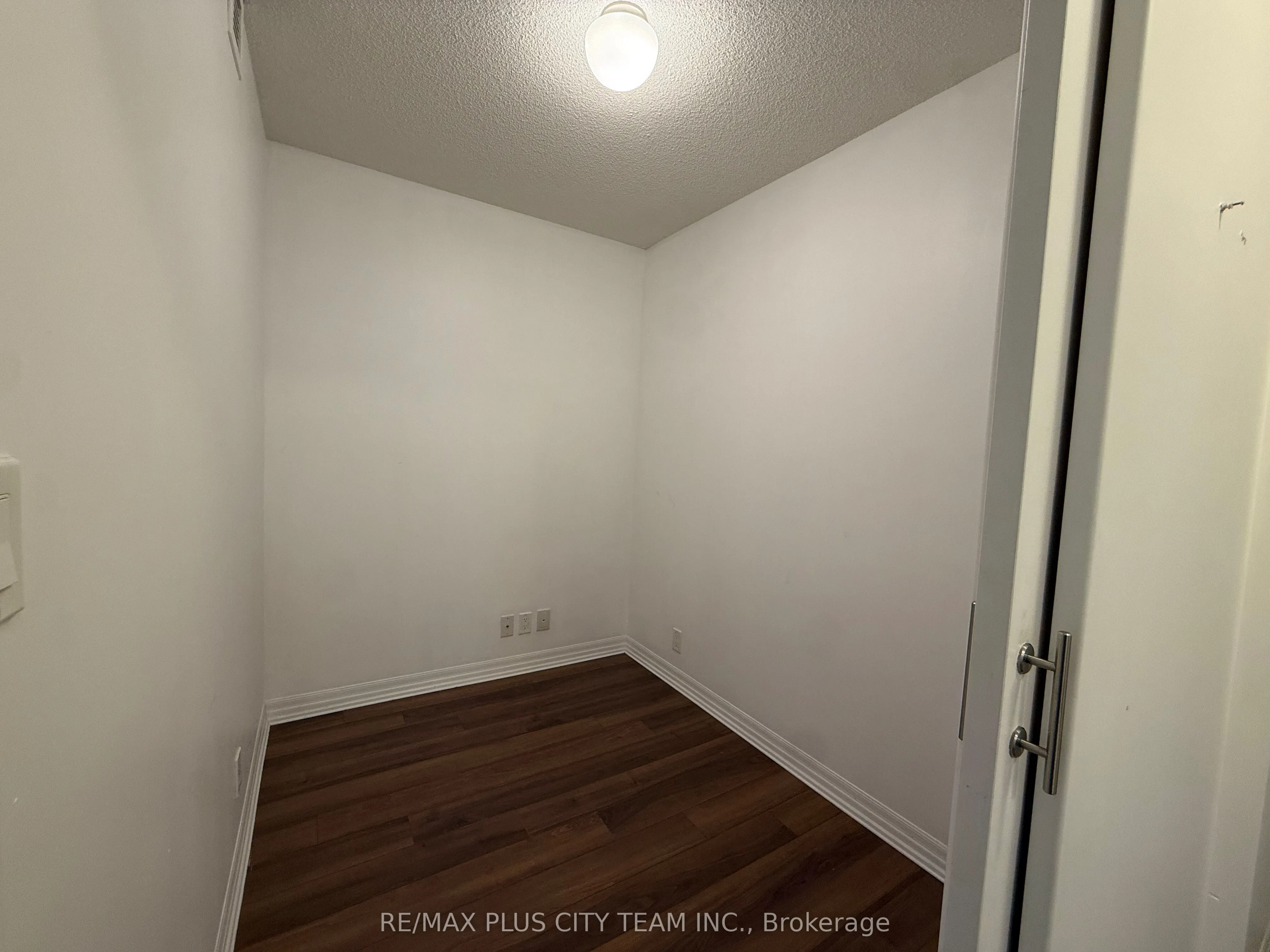 80 Esther Lorrie Drive S, #807