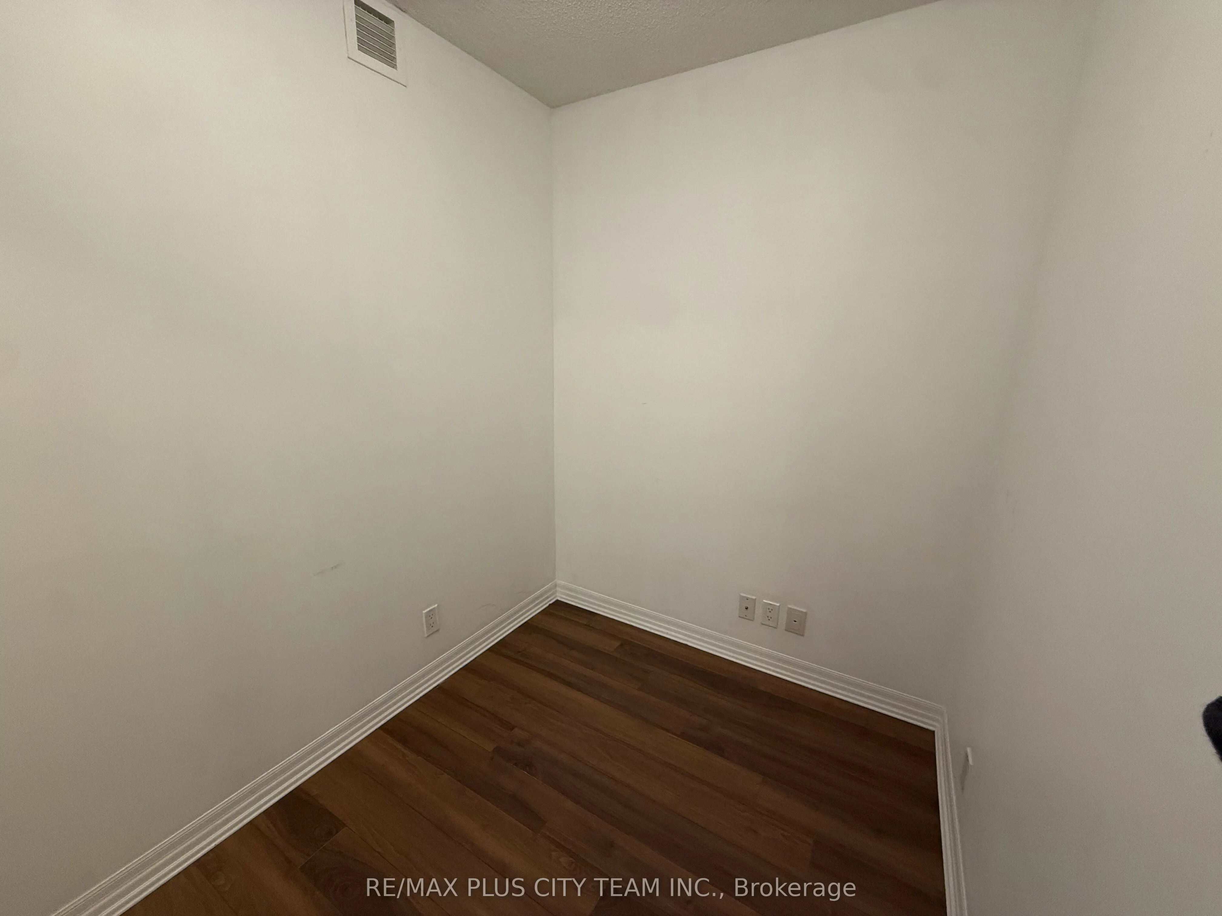 80 Esther Lorrie Drive S, #807