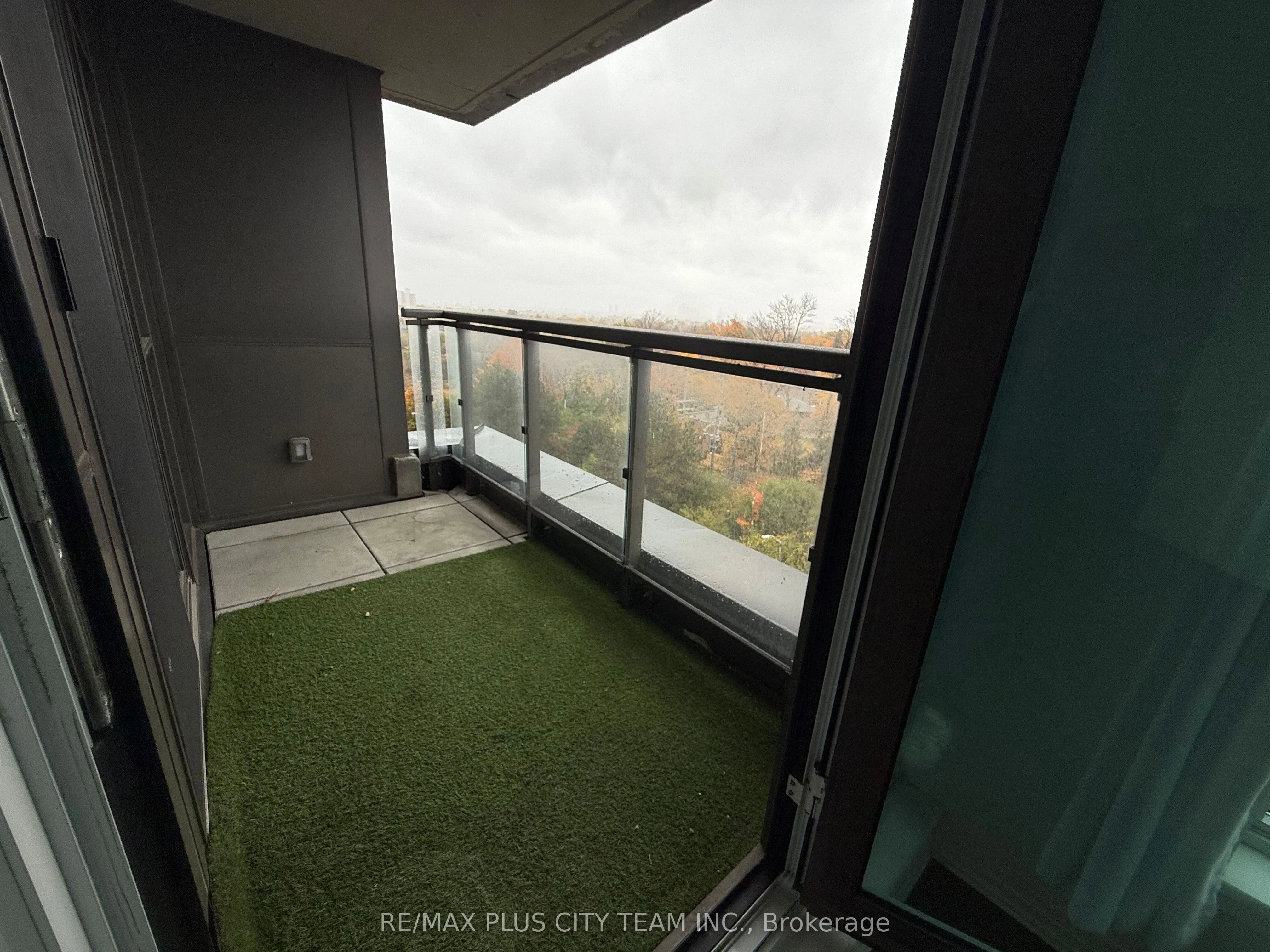 80 Esther Lorrie Drive S, #807