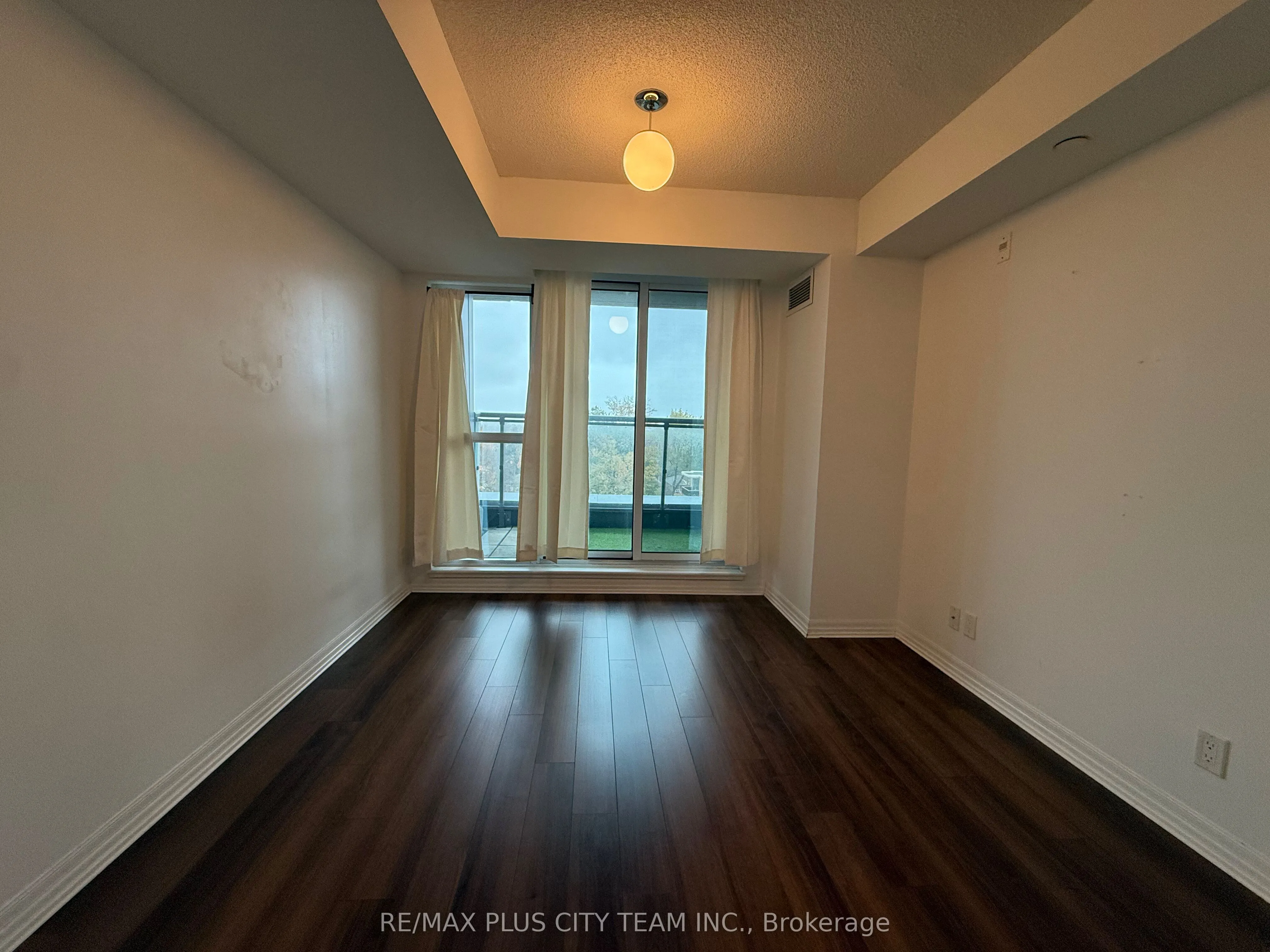 80 Esther Lorrie Drive S, #807