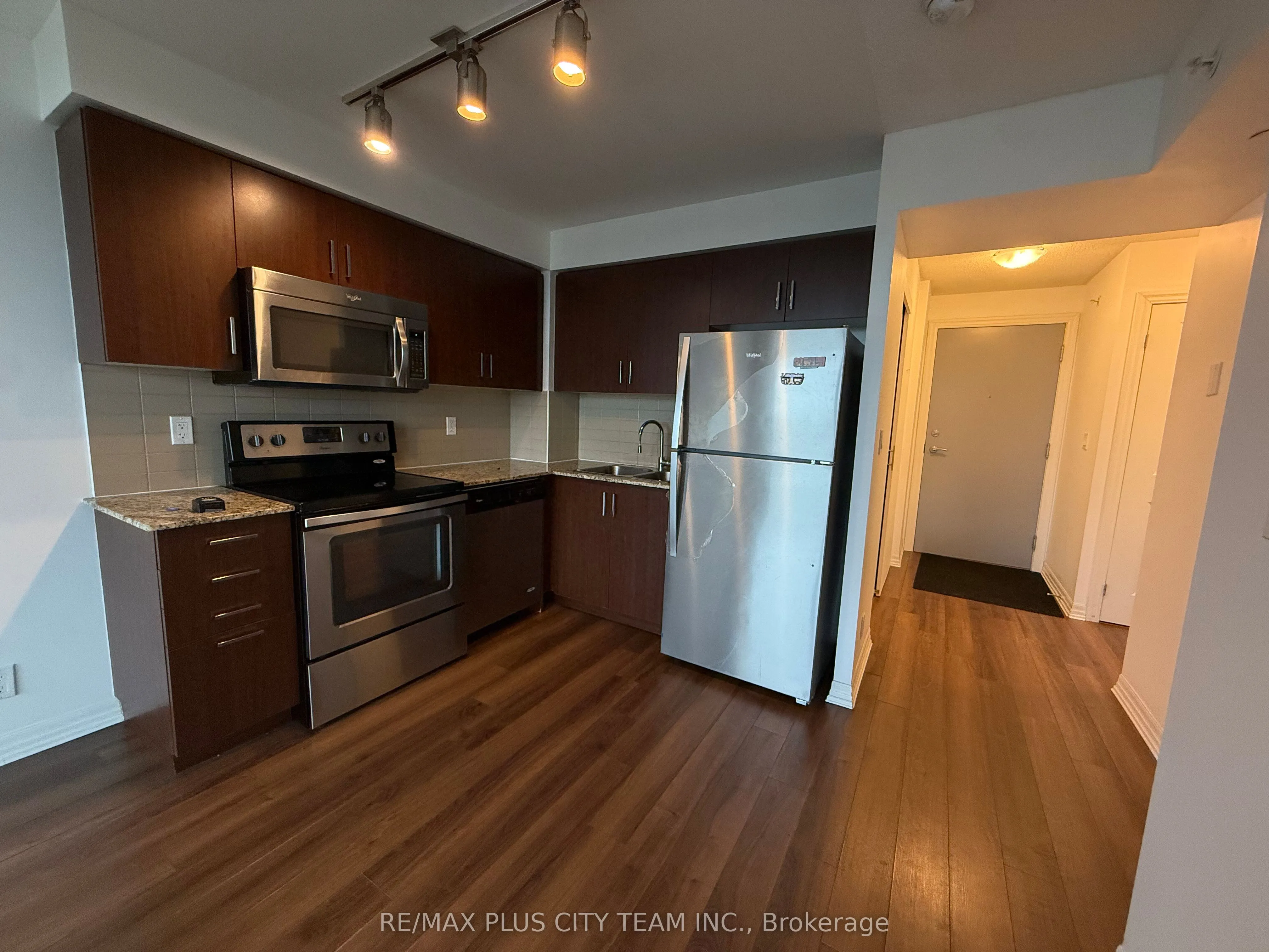 80 Esther Lorrie Drive S, #807