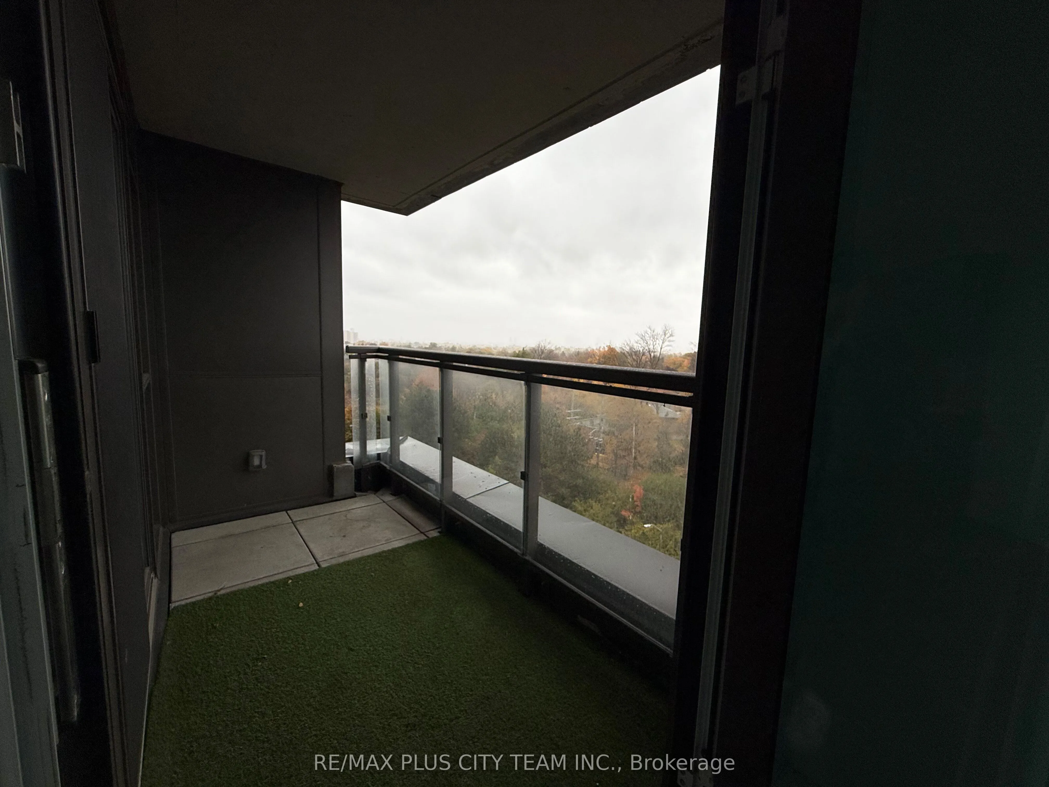 80 Esther Lorrie Drive S, #807