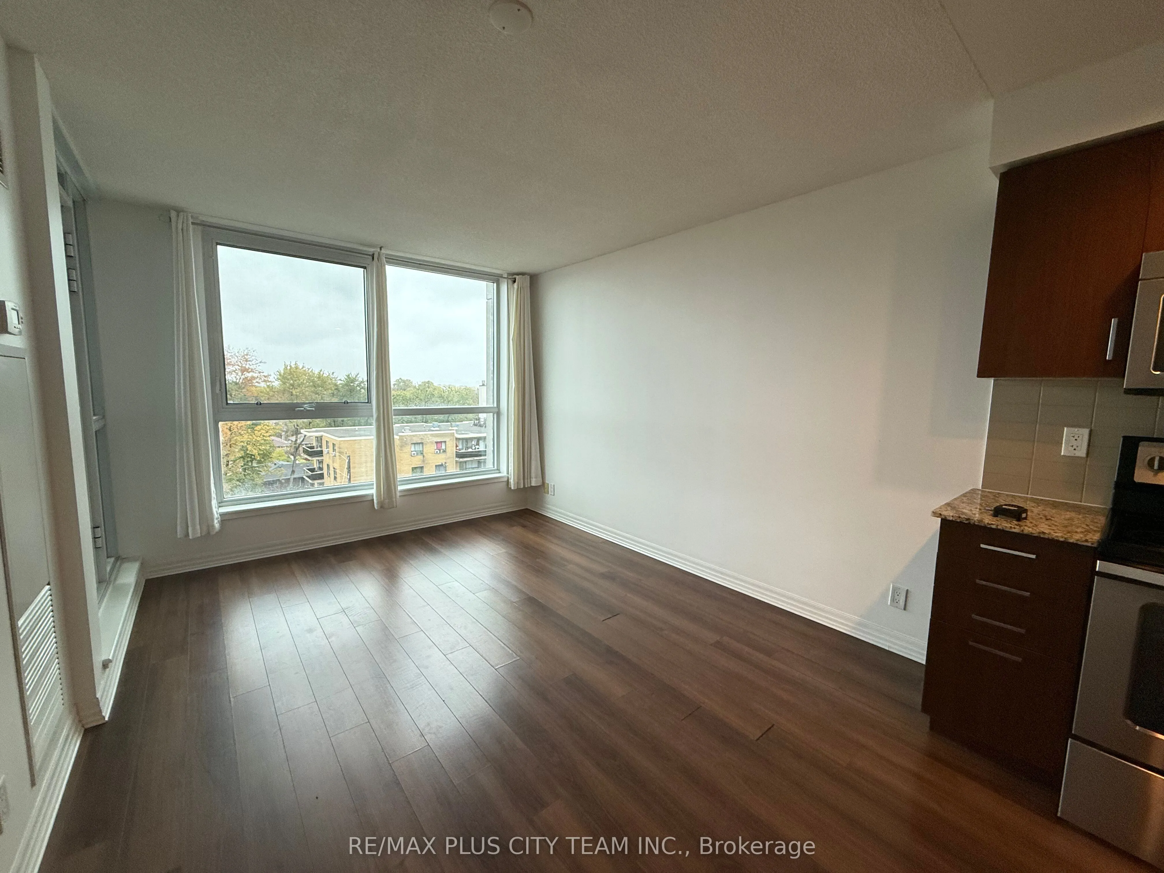 80 Esther Lorrie Drive S, #807