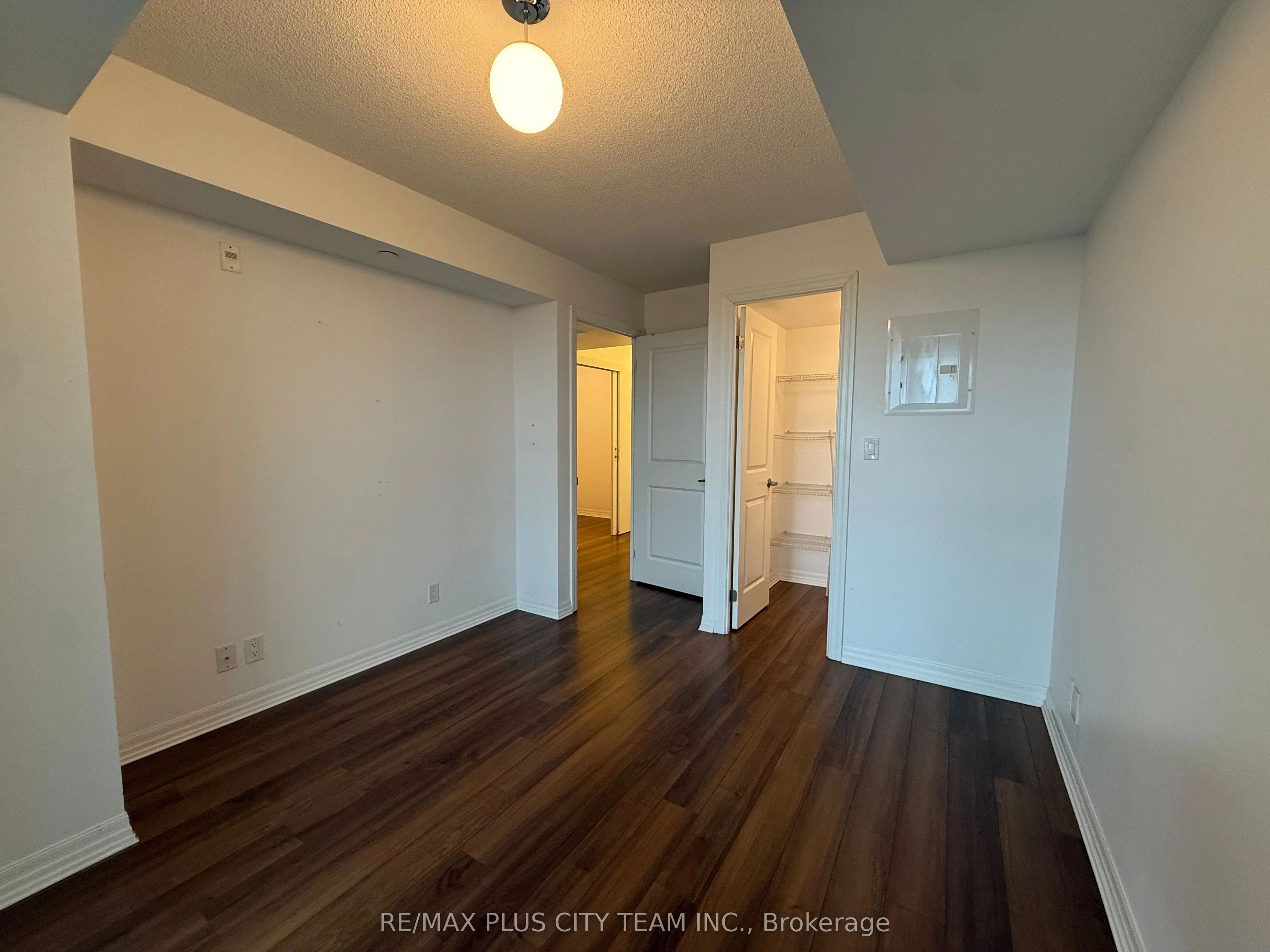 80 Esther Lorrie Drive S, #807