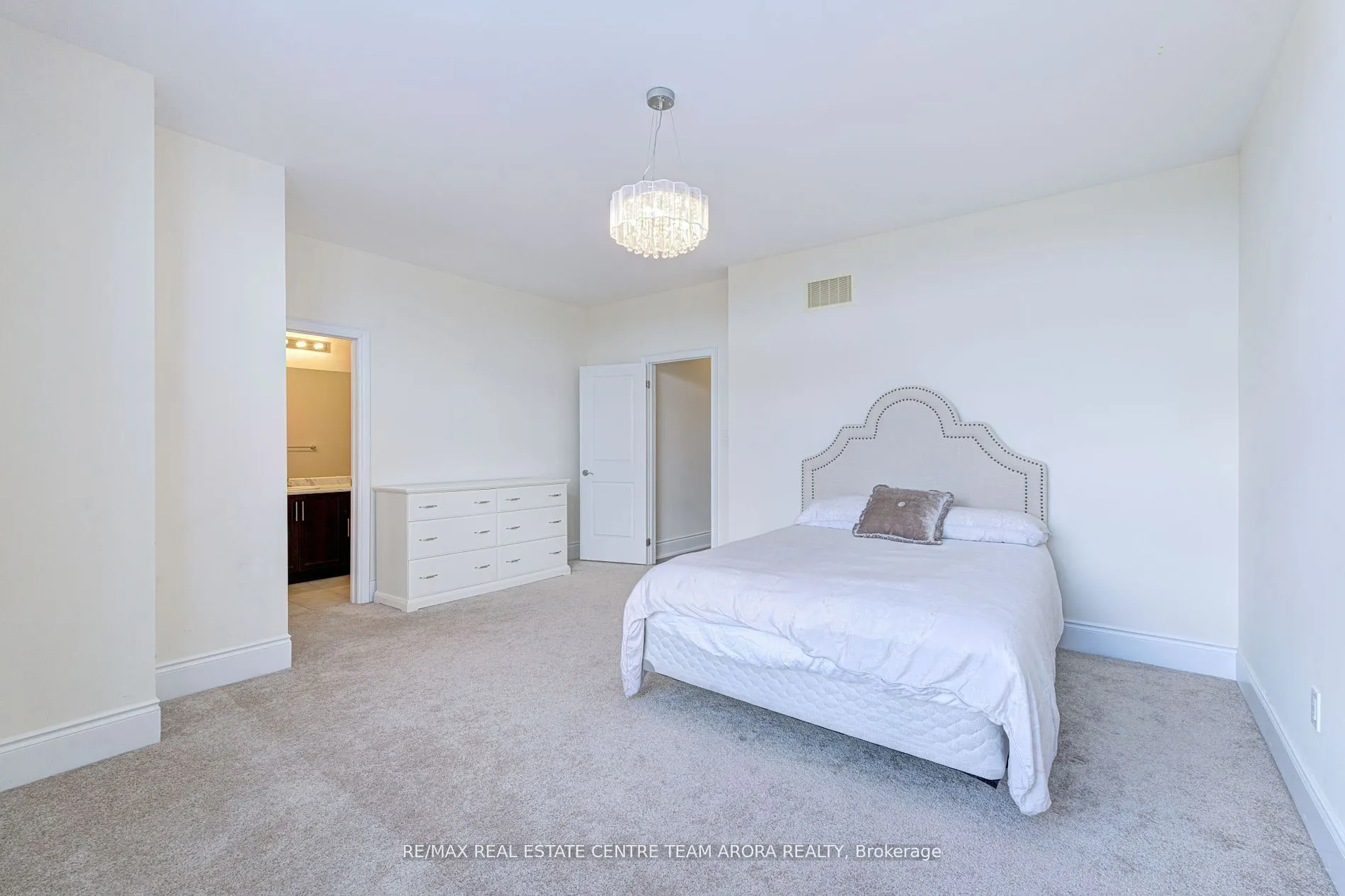 20 Hickory Ridge Court