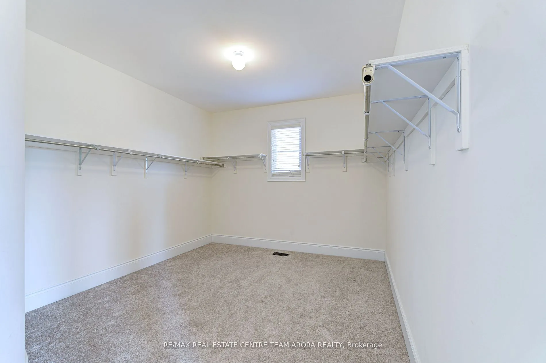 20 Hickory Ridge Court