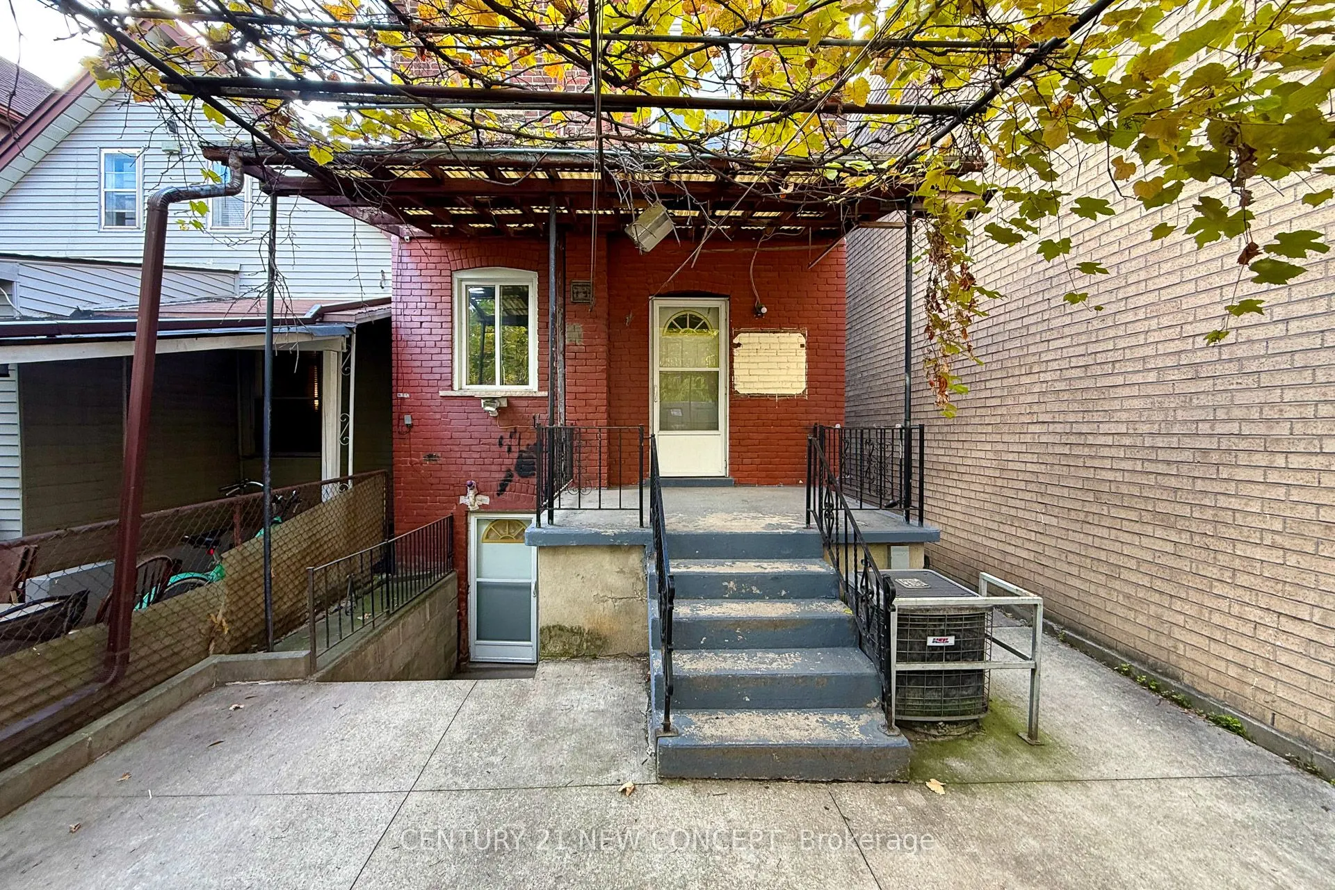 1113 Dufferin Street