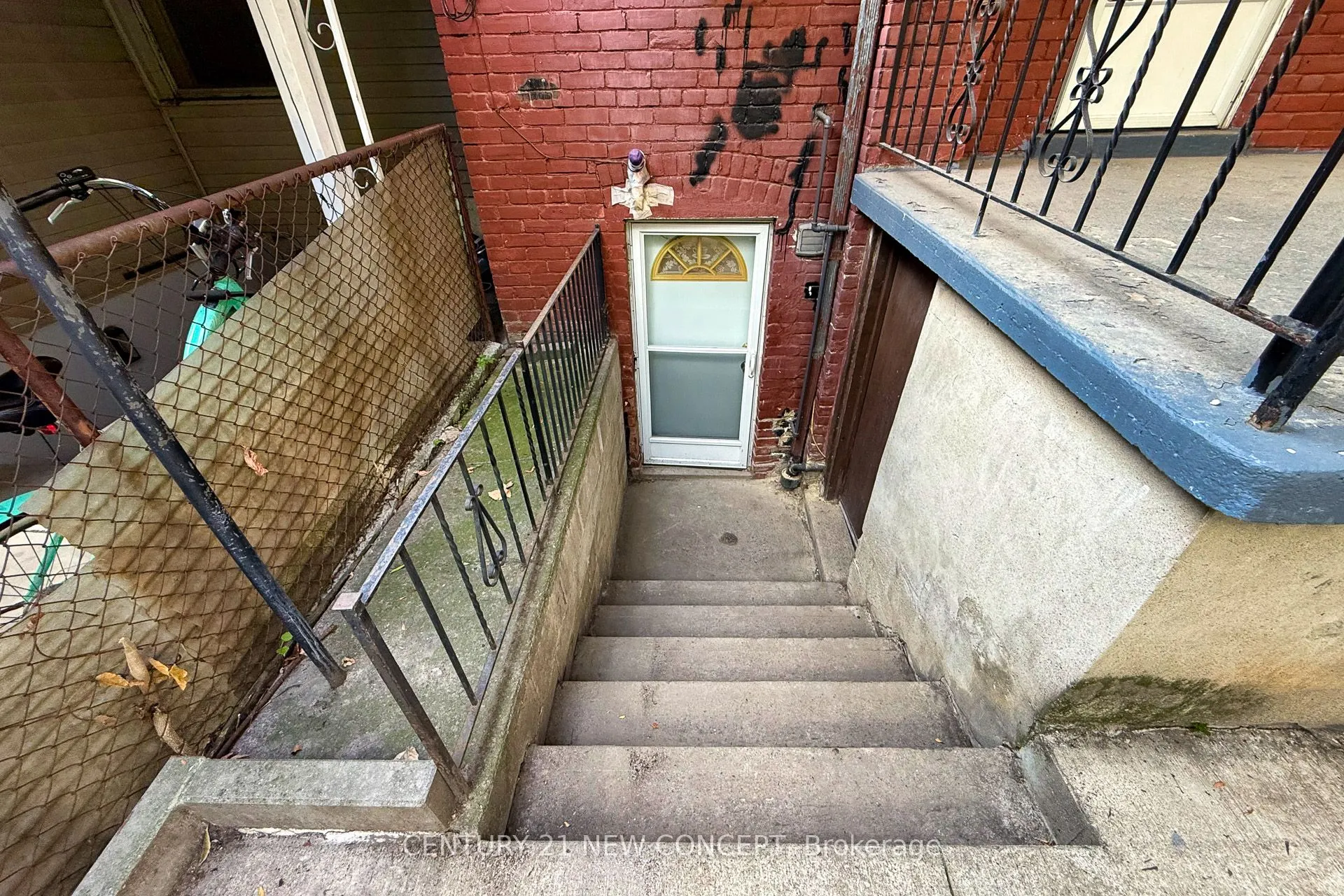 1113 Dufferin Street