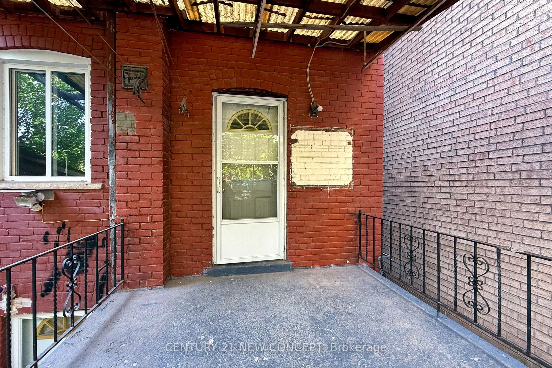 1113 Dufferin Street