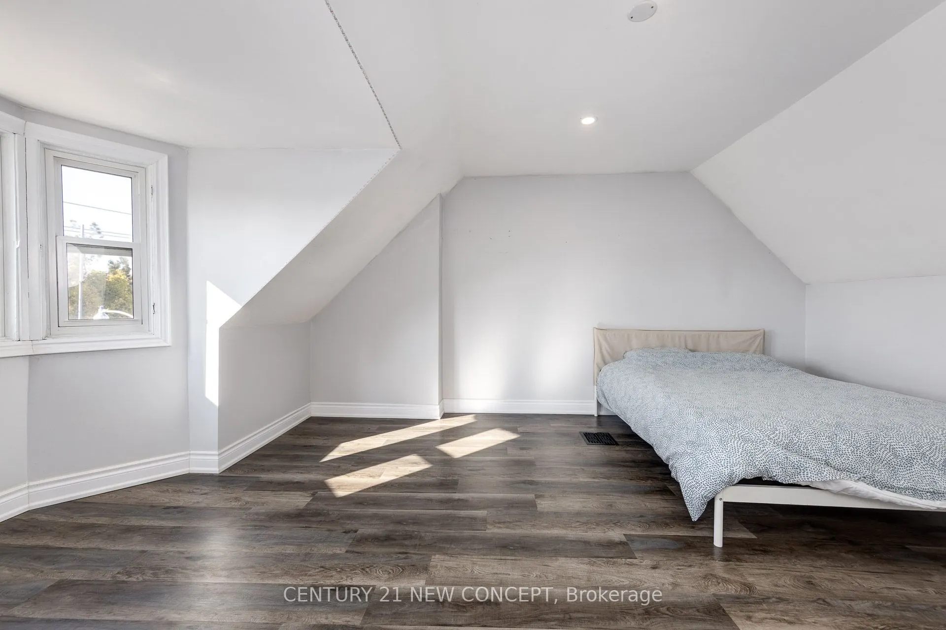 1113 Dufferin Street