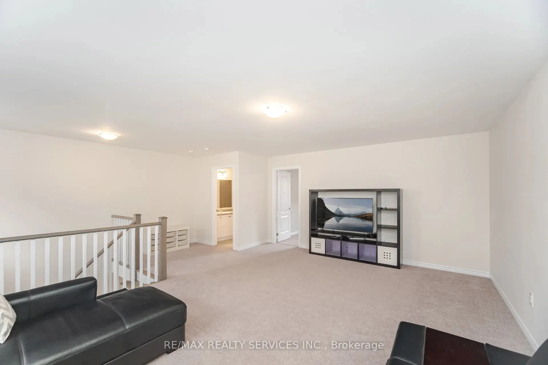 112 Newhouse Boulevard