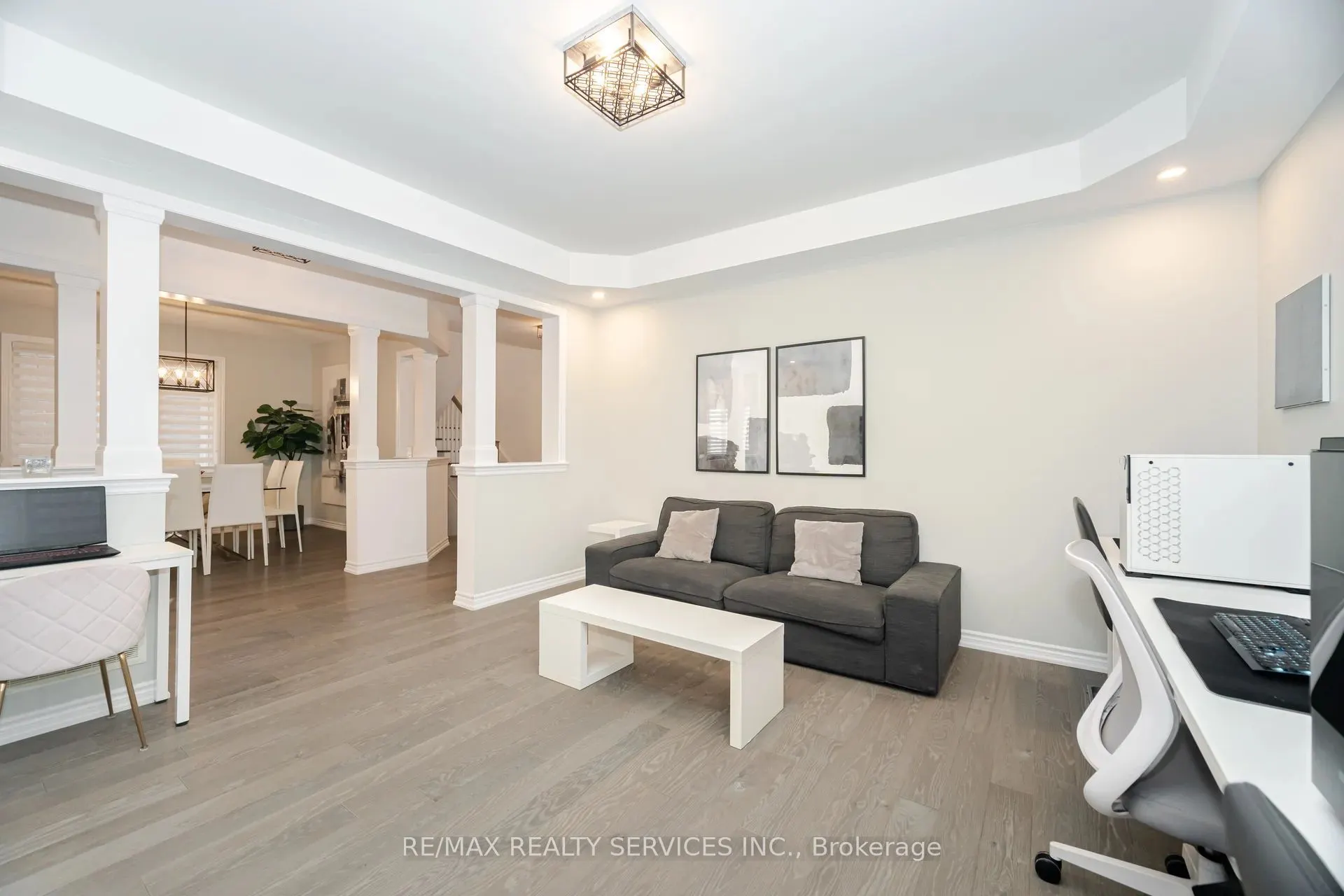 112 Newhouse Boulevard