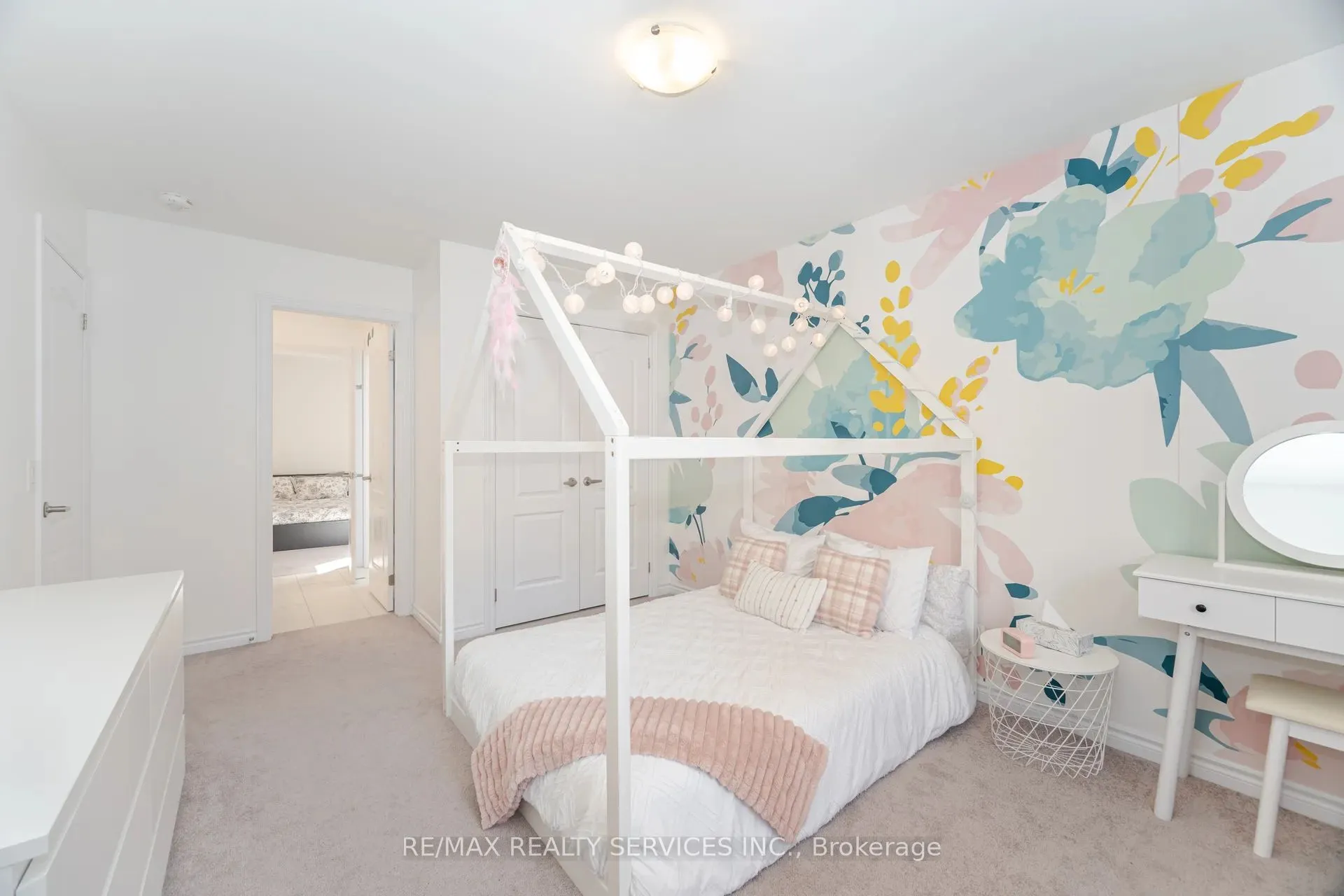 112 Newhouse Boulevard