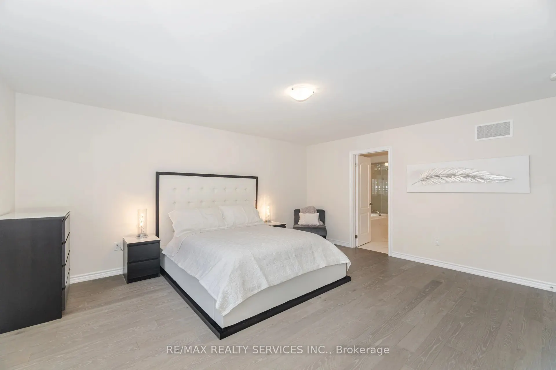 112 Newhouse Boulevard