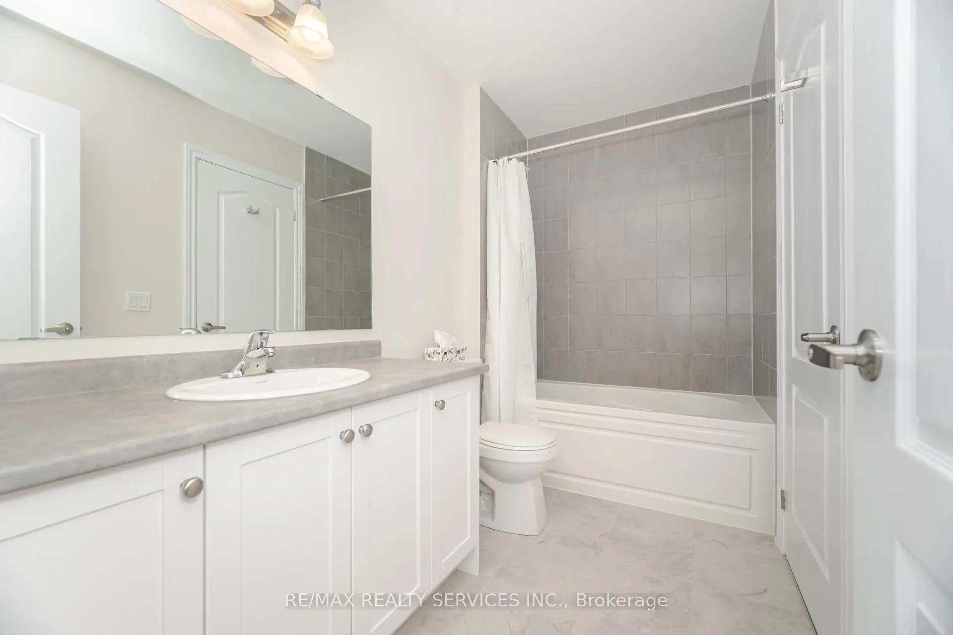 112 Newhouse Boulevard