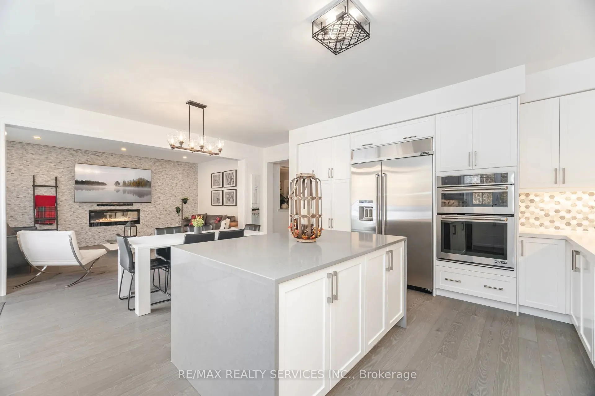 112 Newhouse Boulevard