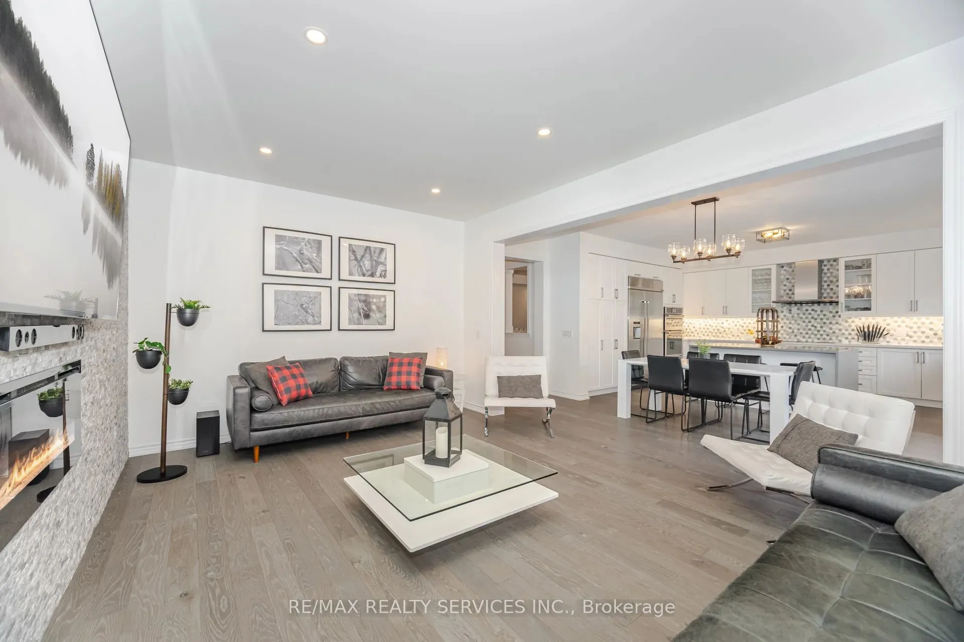 112 Newhouse Boulevard