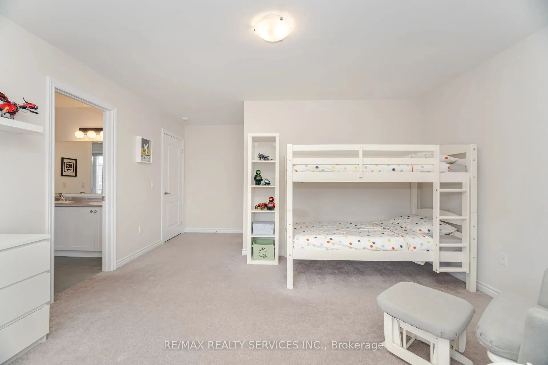 112 Newhouse Boulevard