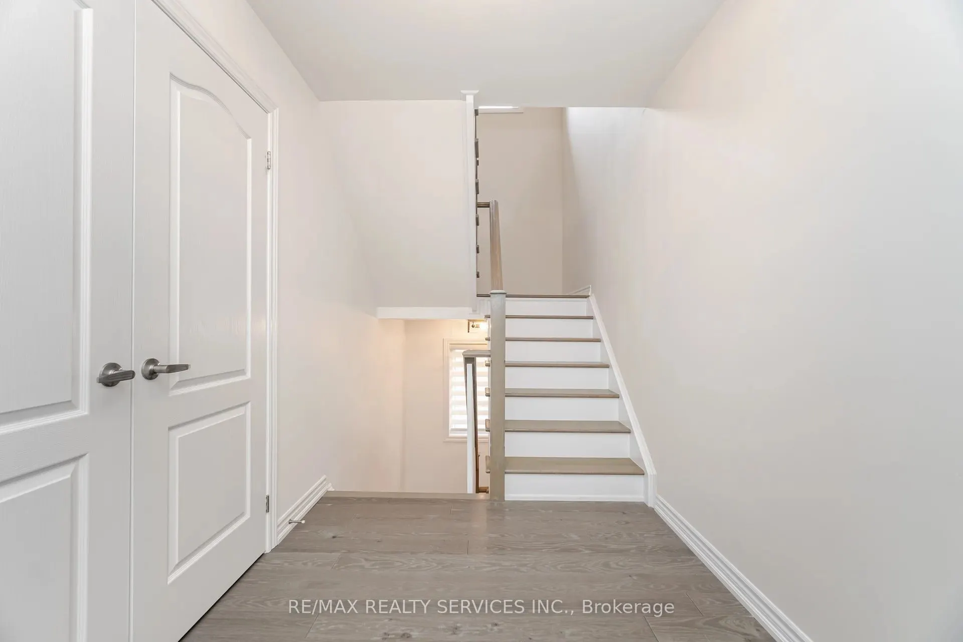 112 Newhouse Boulevard