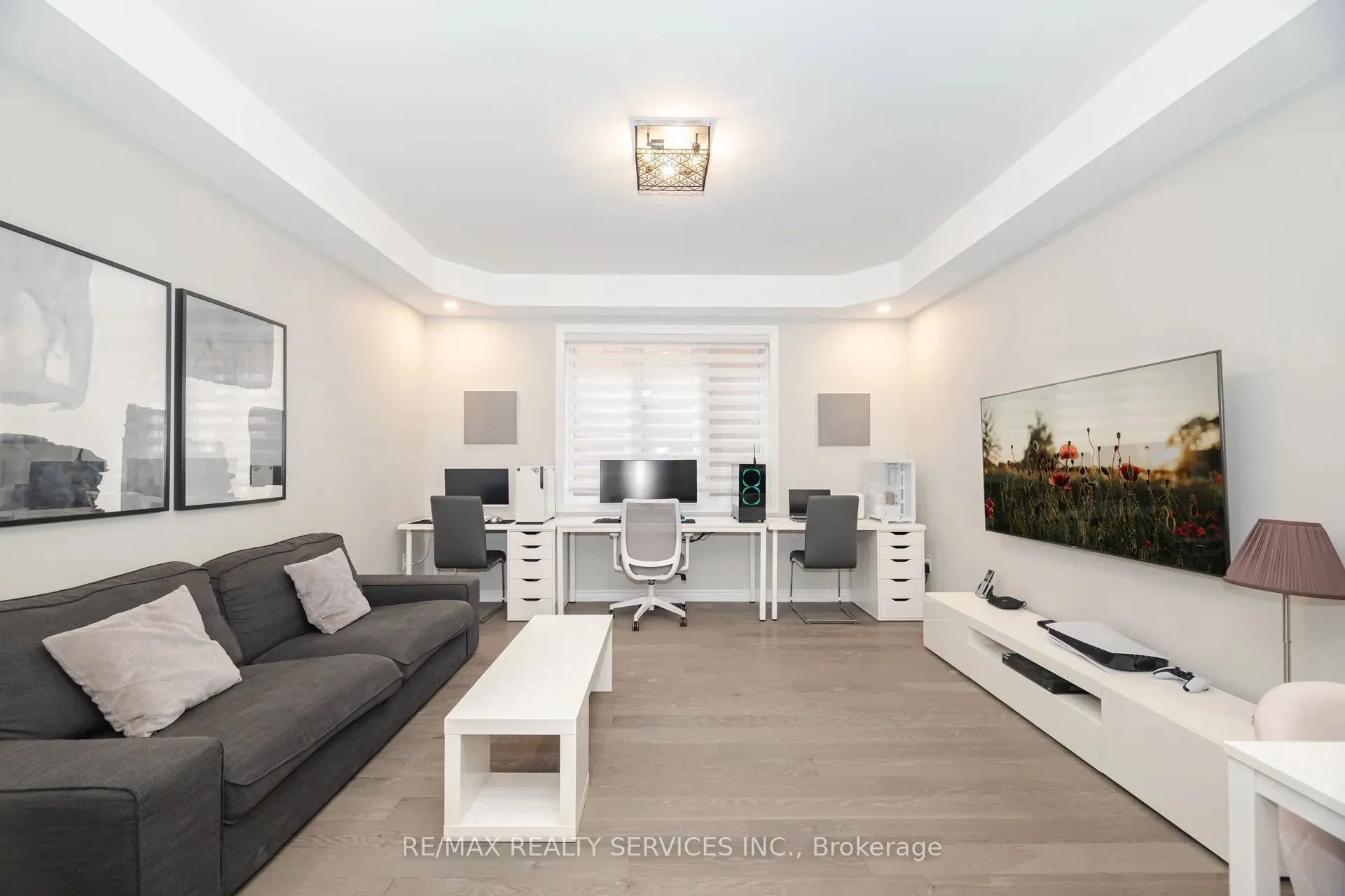 112 Newhouse Boulevard