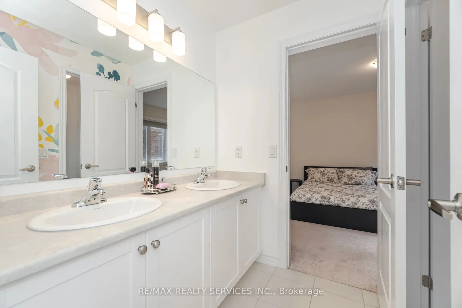 112 Newhouse Boulevard