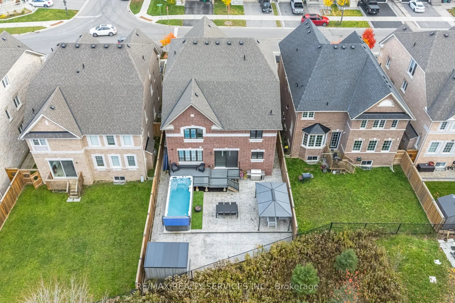 112 Newhouse Boulevard