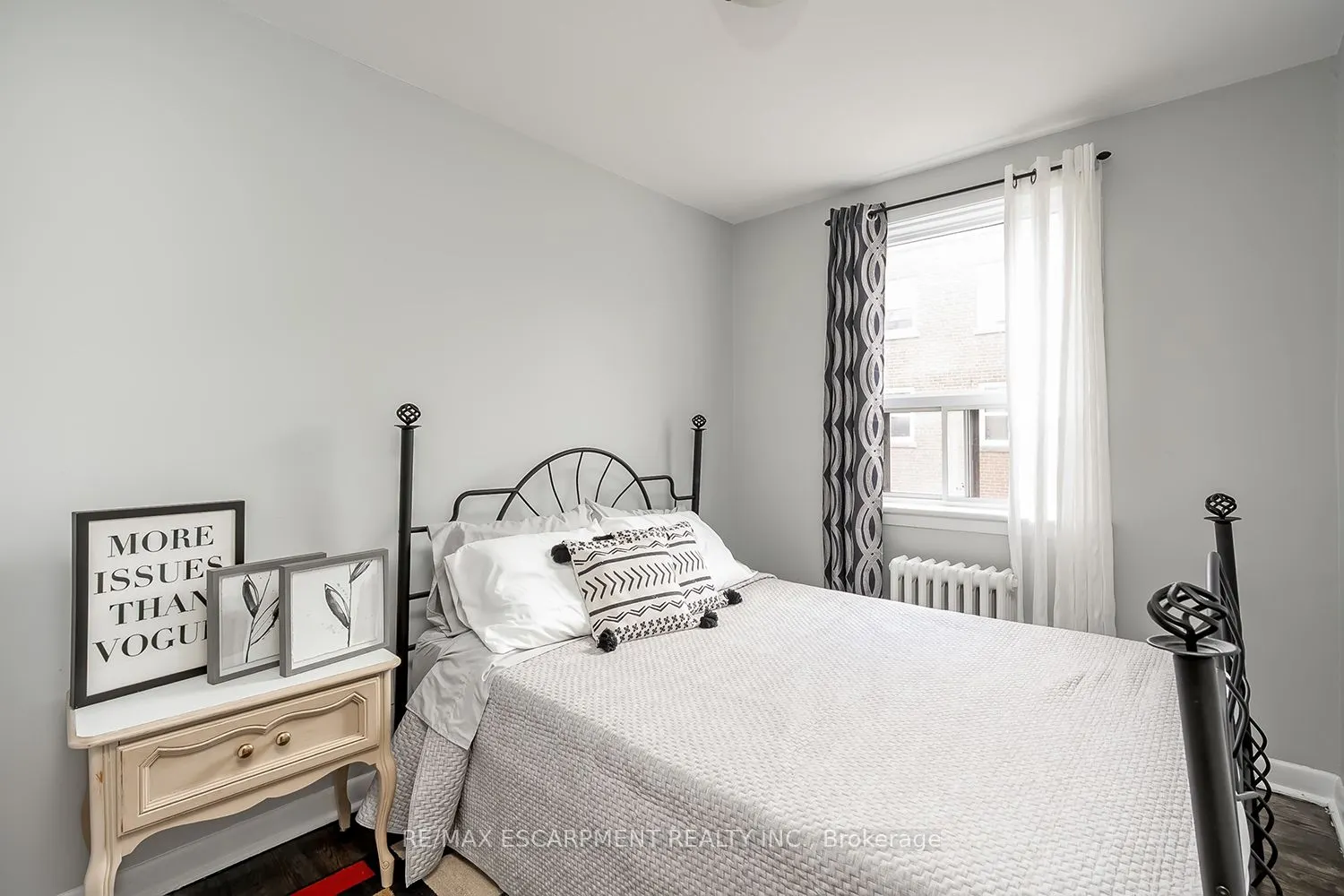 2128 Harris Crescent, #7